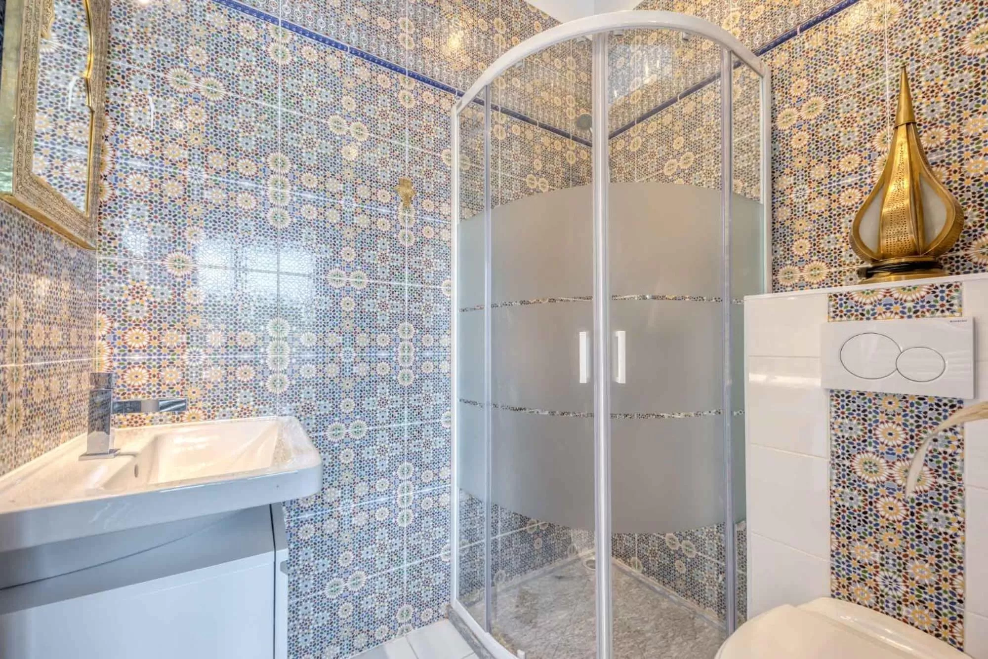 Shower in Ryad Mogador Liège