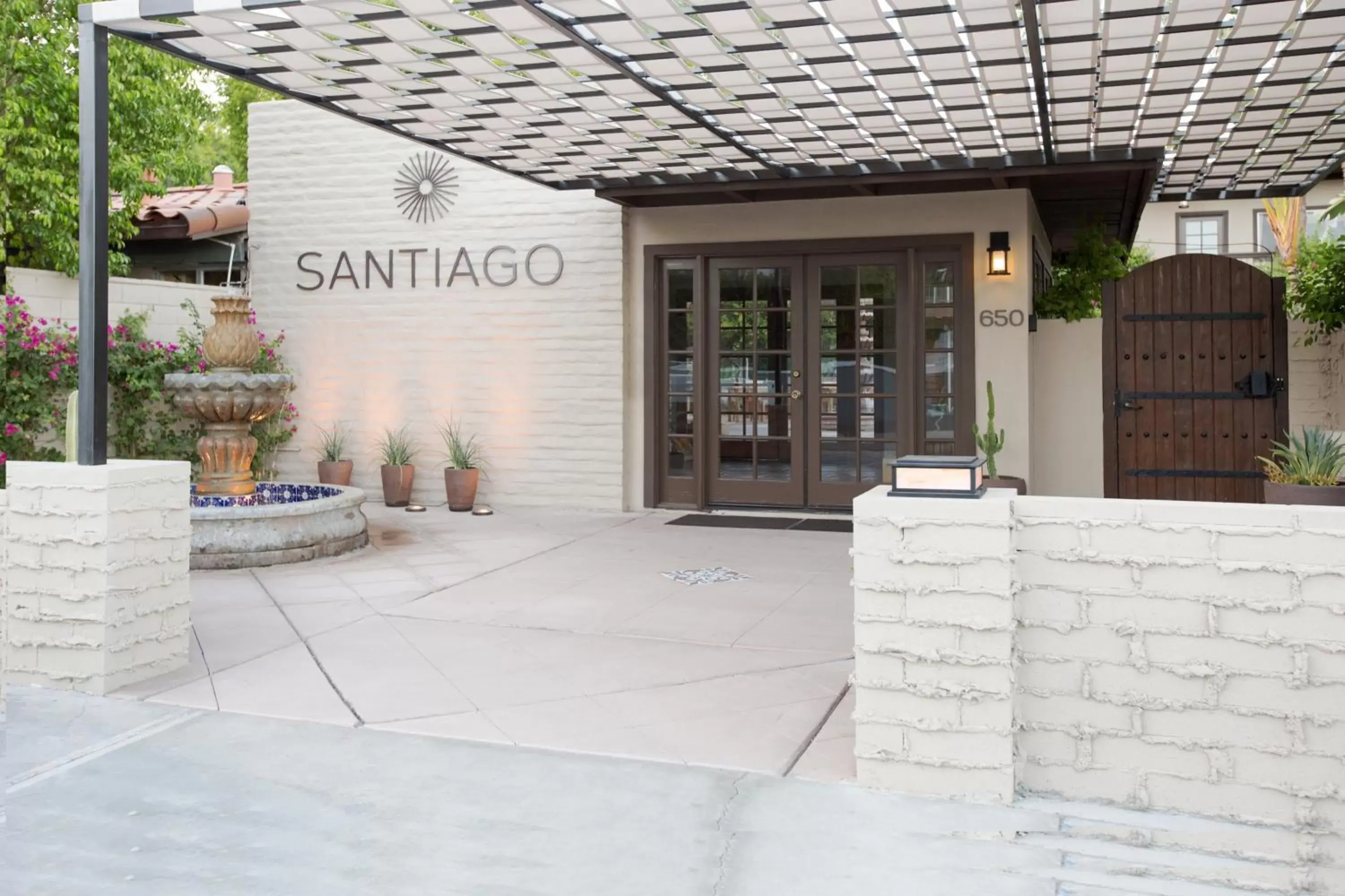 Facade/entrance in Santiago Resort - Palm Springs Premier Gay Men’s Resort