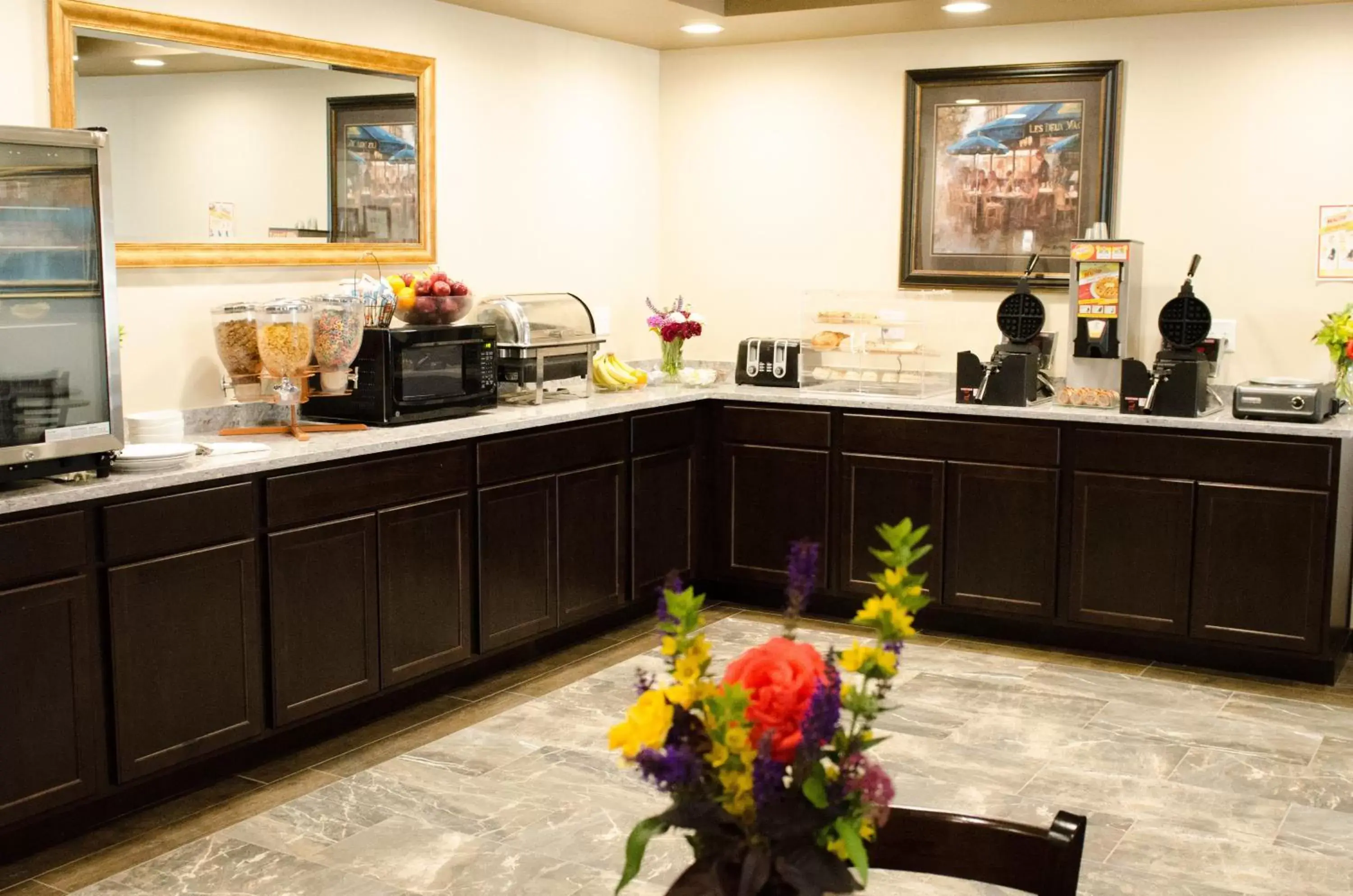 Food in Inn at Moses Lake Food in Inn at Moses Lake