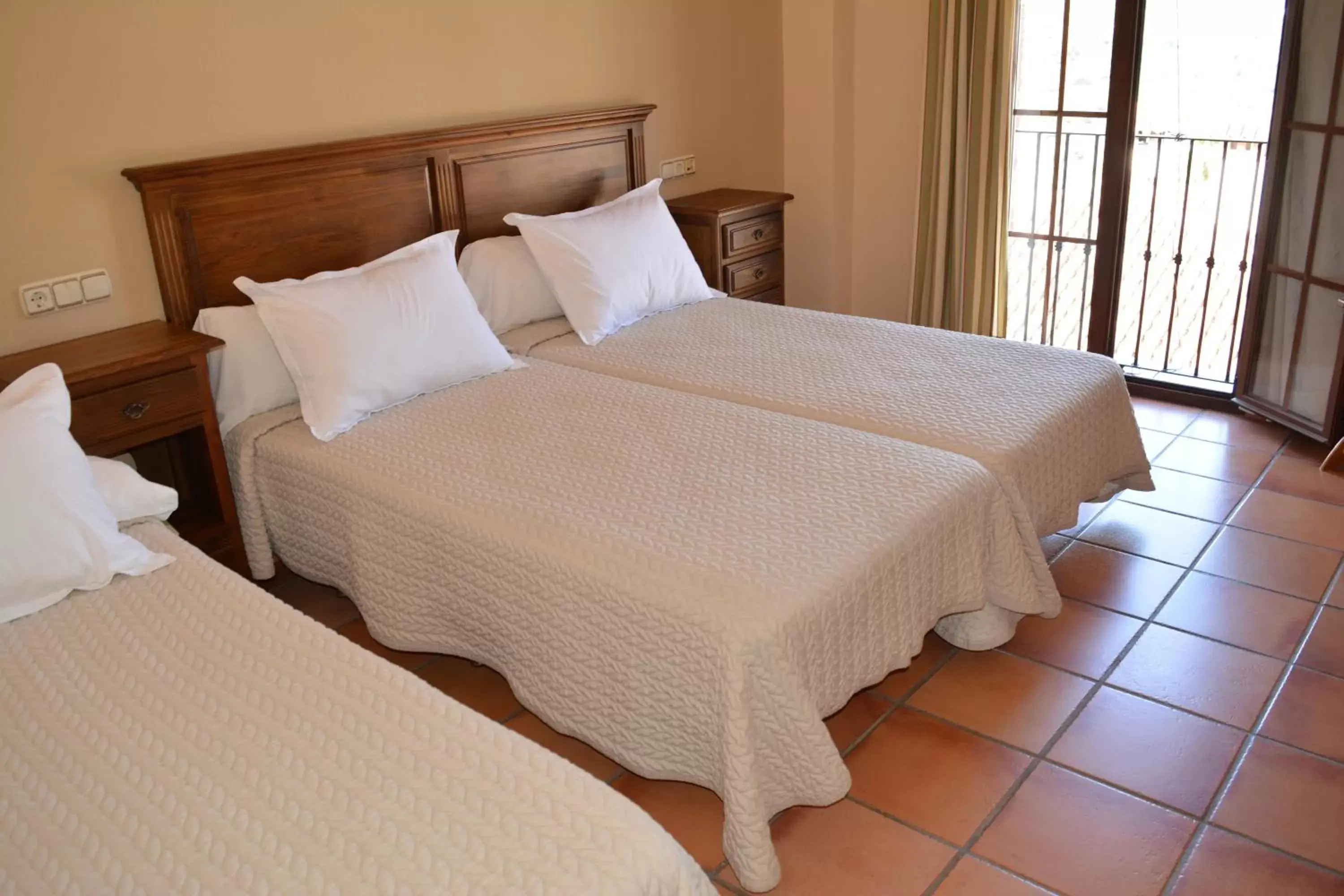 Bedroom, Bed in Hotel Sierra de Ubrique