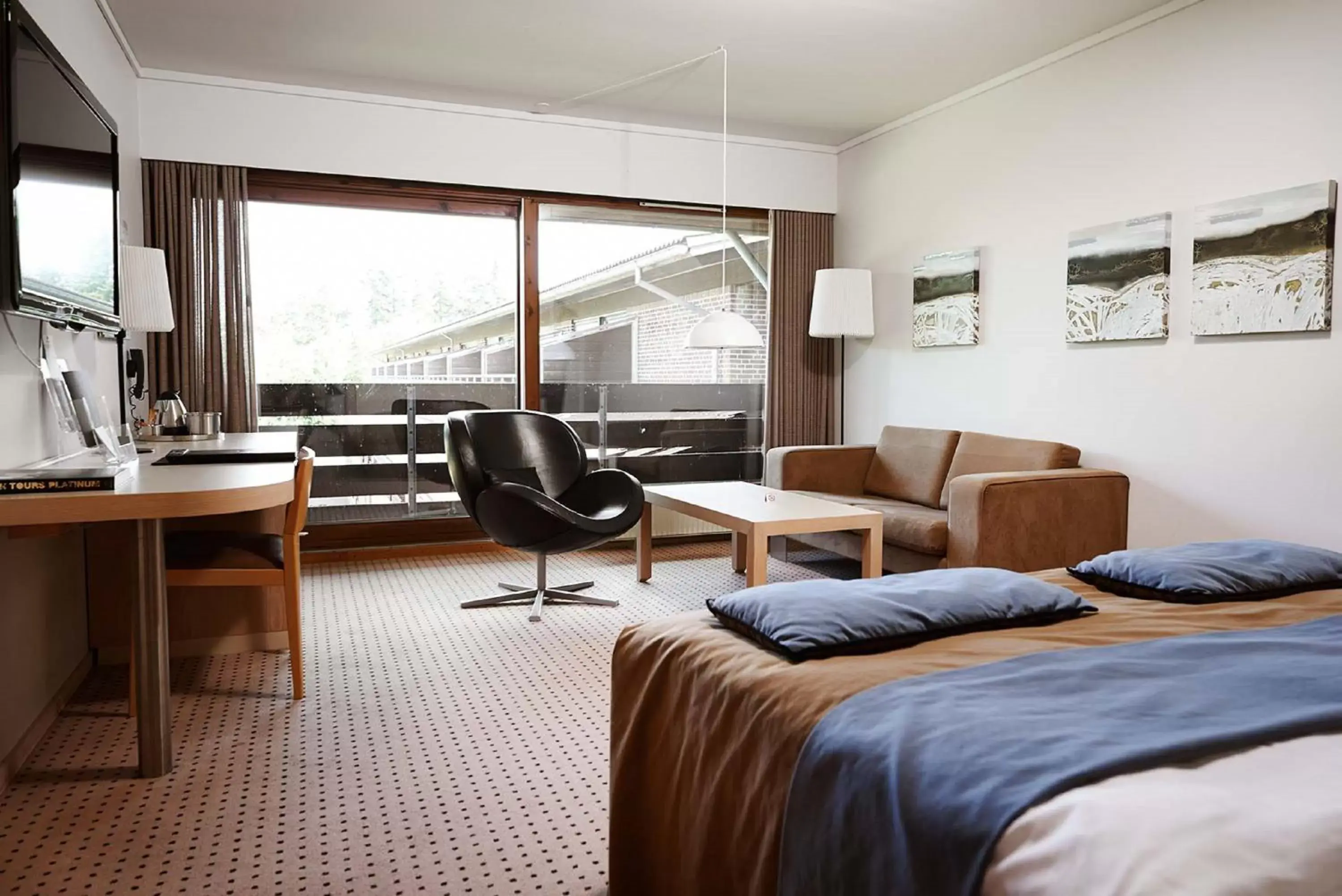 Bedroom, Seating Area in Munkebjerg Hotel