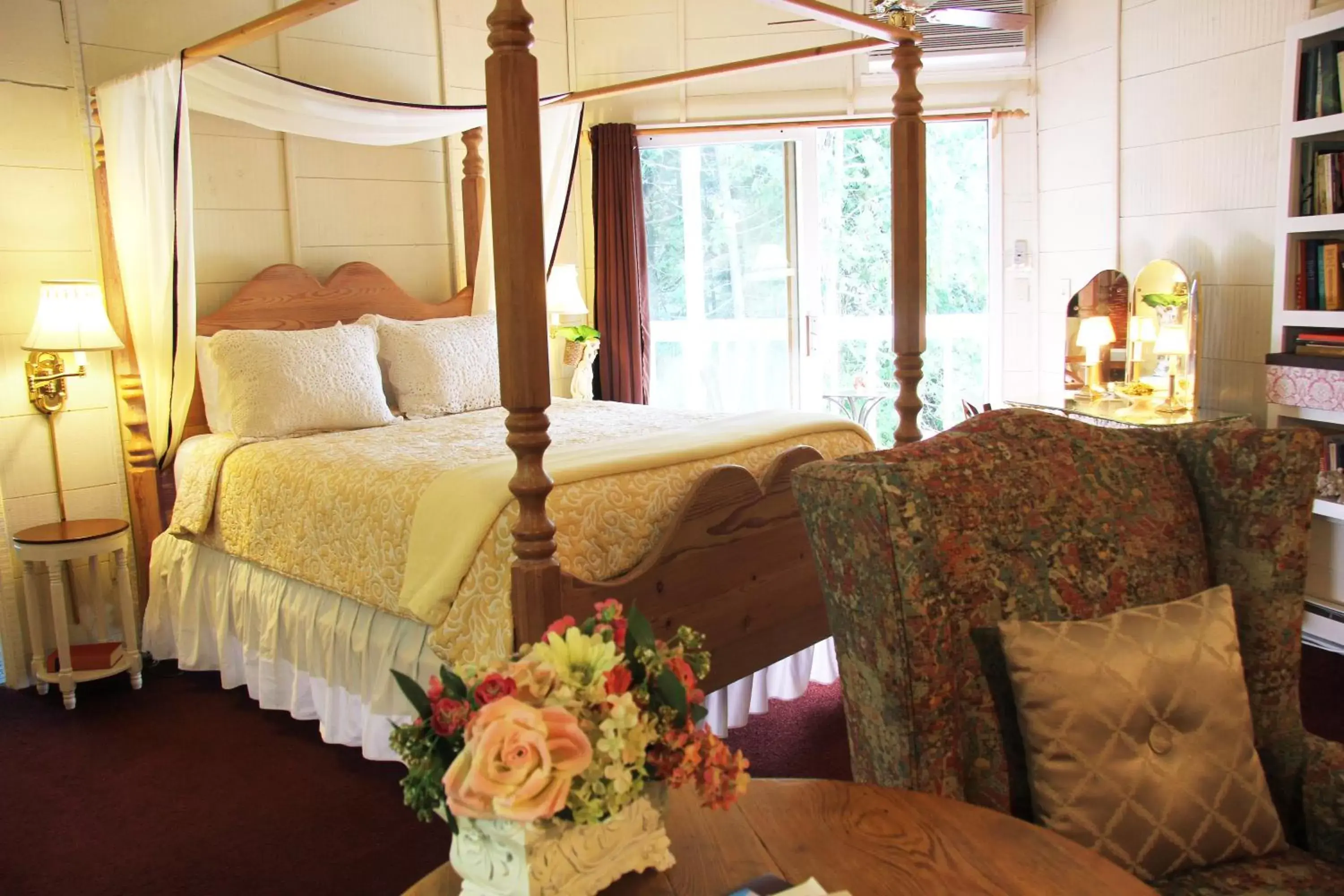 Bedroom, Bed in Eagle Harbor Inn