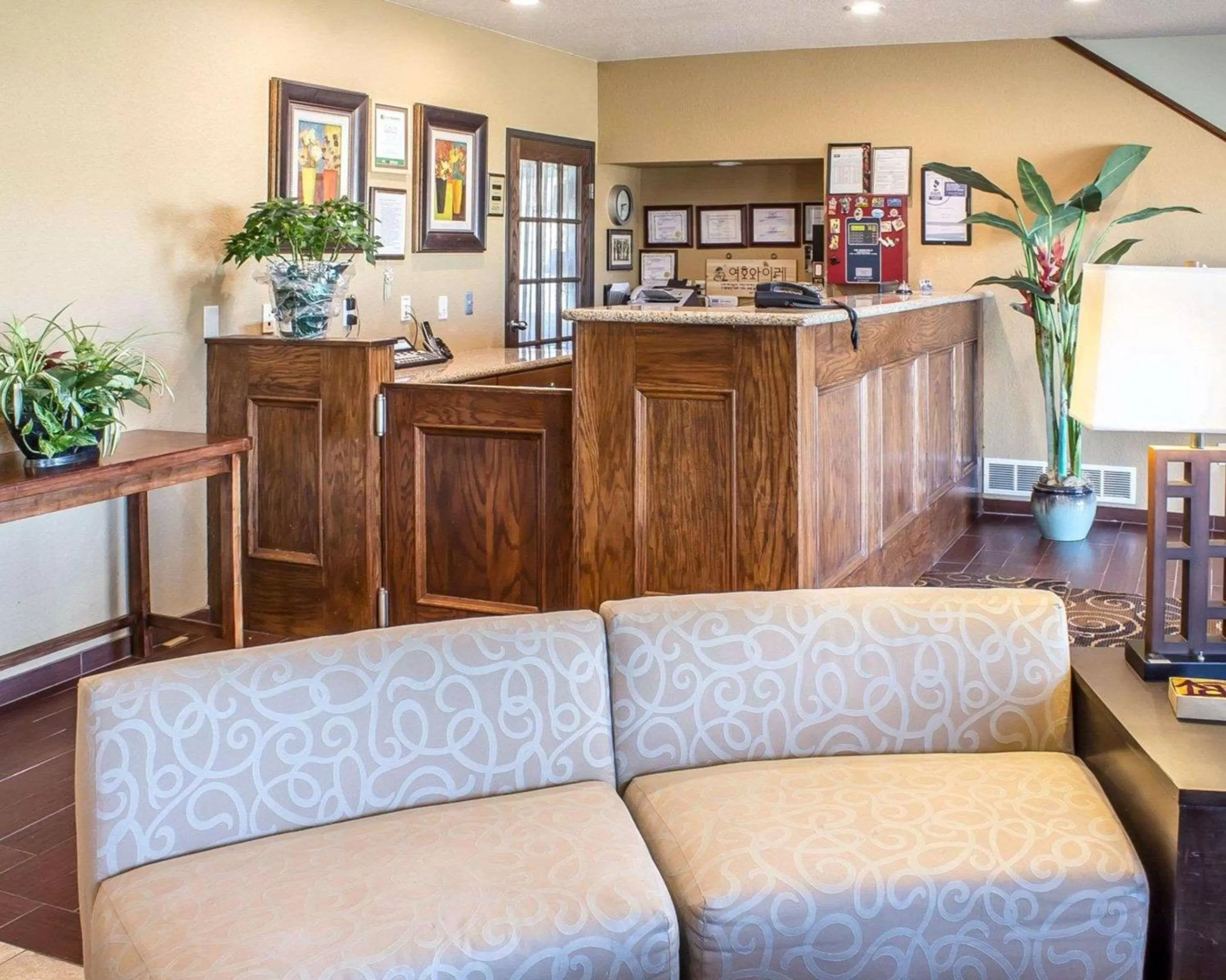 Lobby or reception in Rodeway Inn & Suites near Okoboji Lake