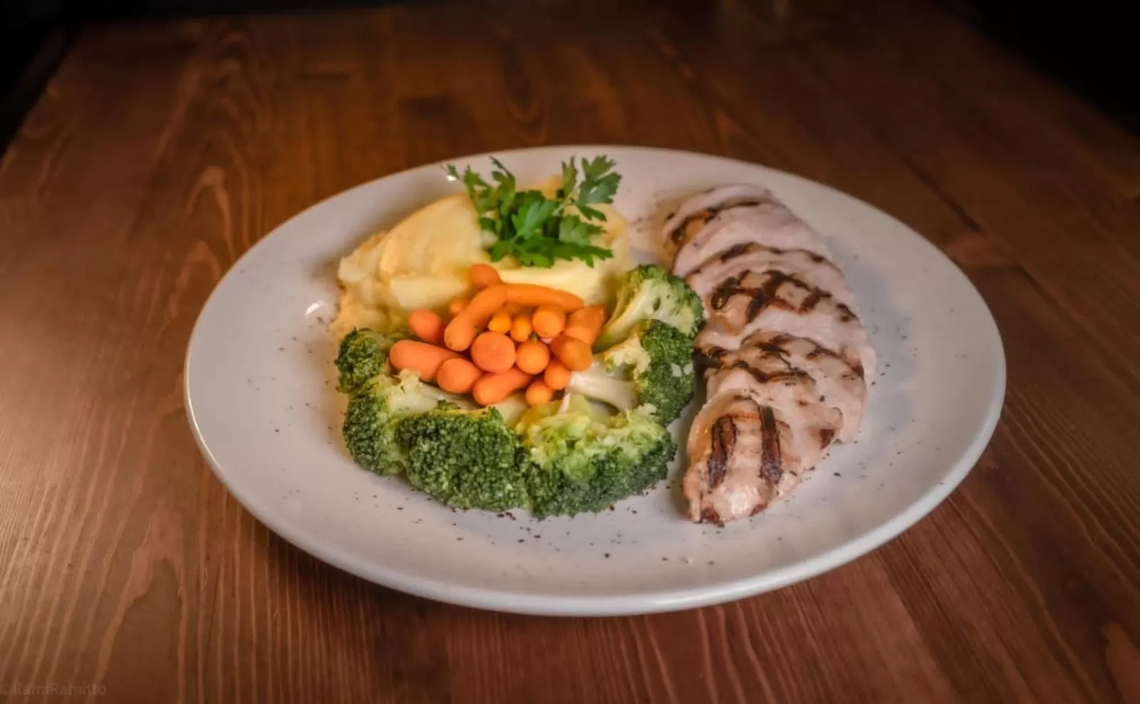 Restaurant/places to eat in Sunset Inn