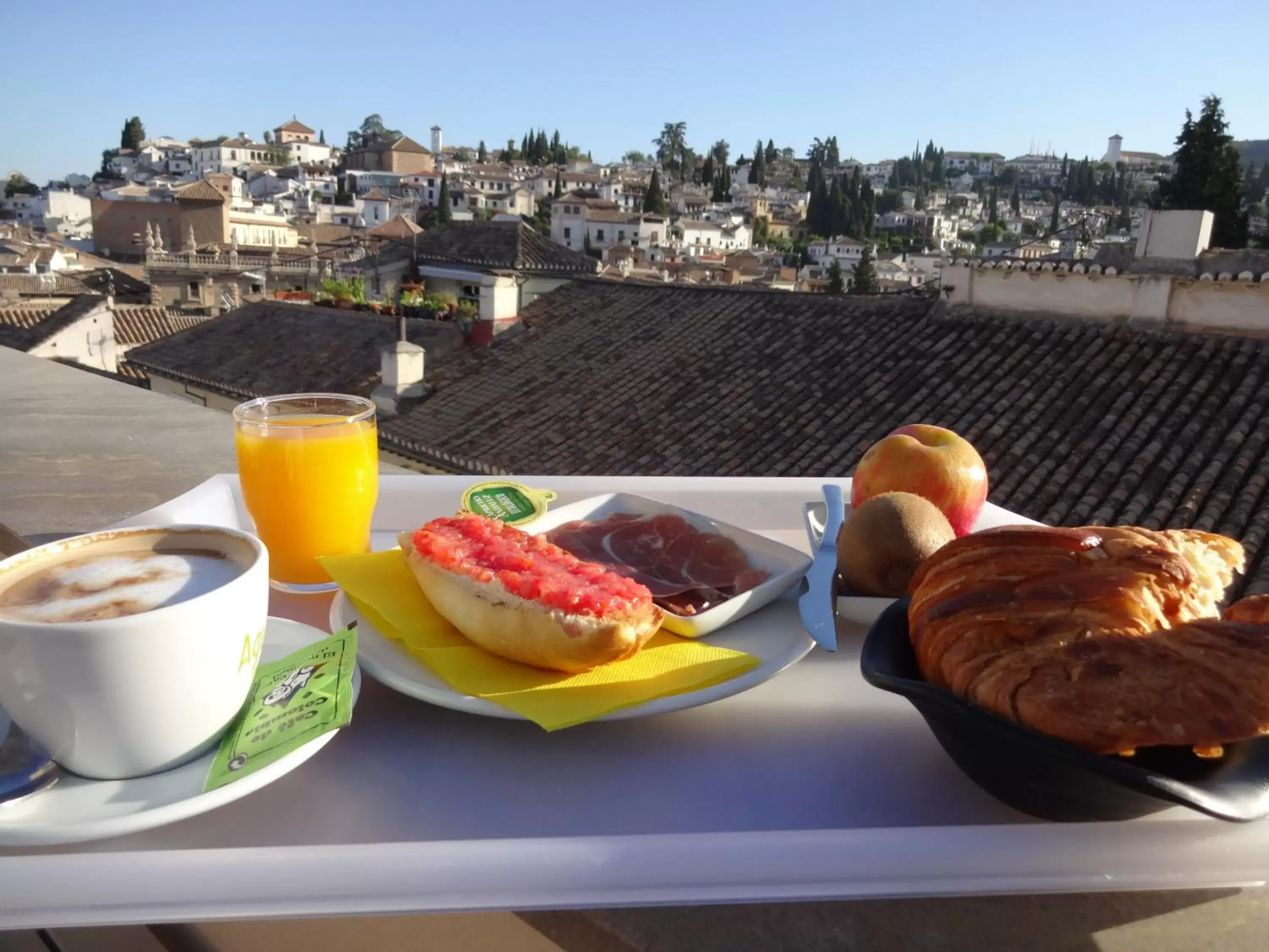Continental breakfast in Hotel Boutique Puerta de las Granadas