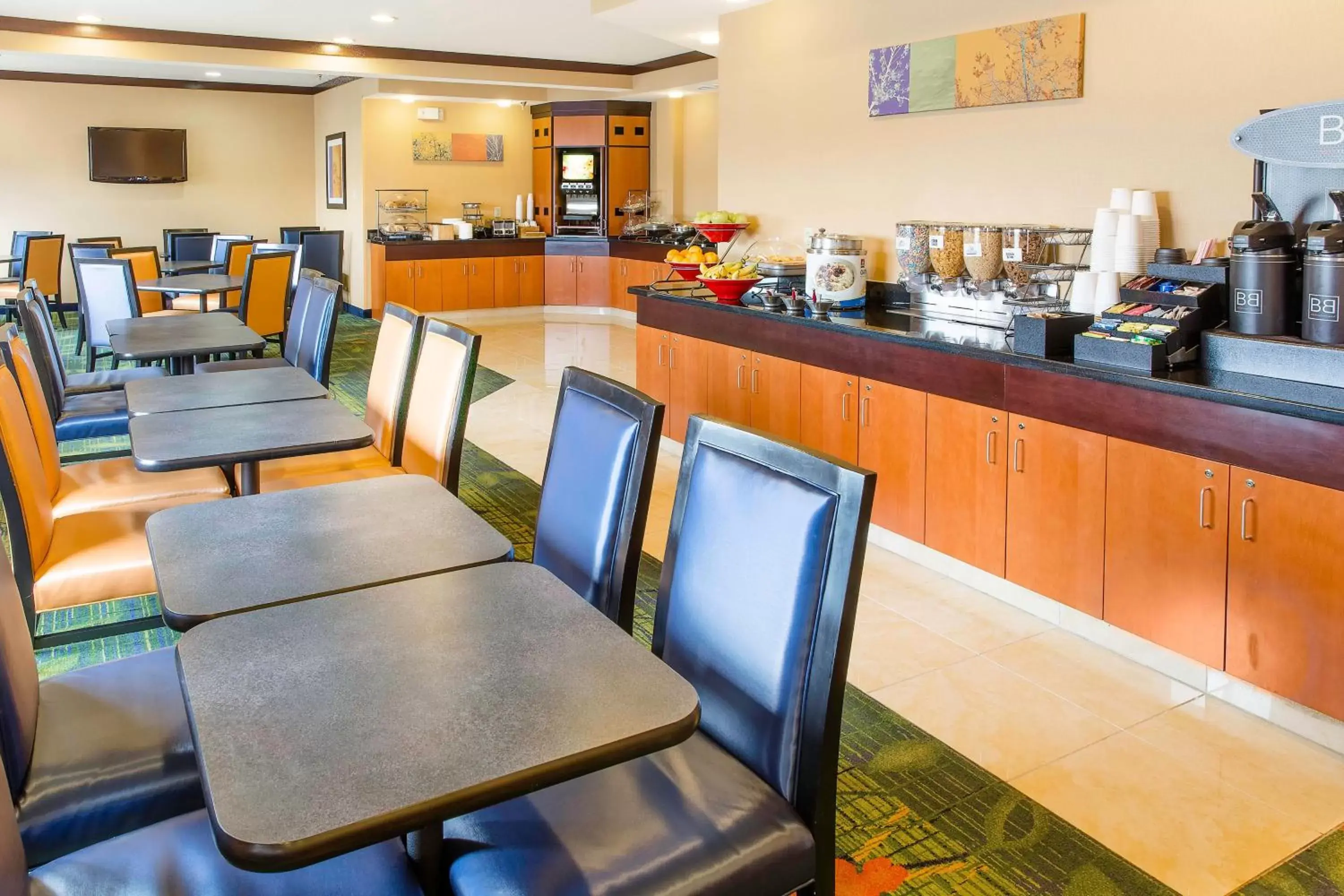 Breakfast, Restaurant/Places to Eat in Fairfield Inn & Suites Fargo