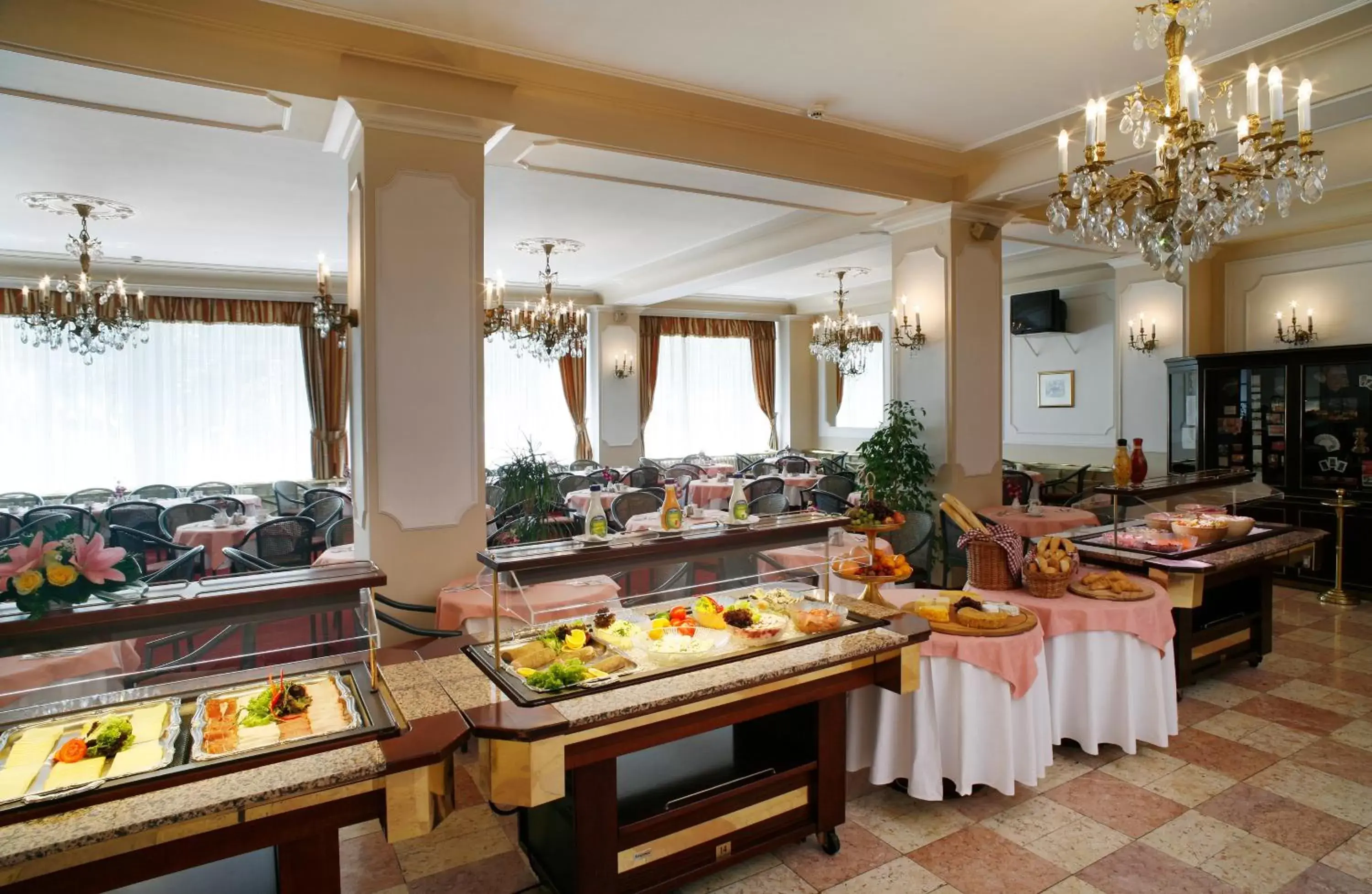 Restaurant/Places to Eat in Ambassador Zlata Husa