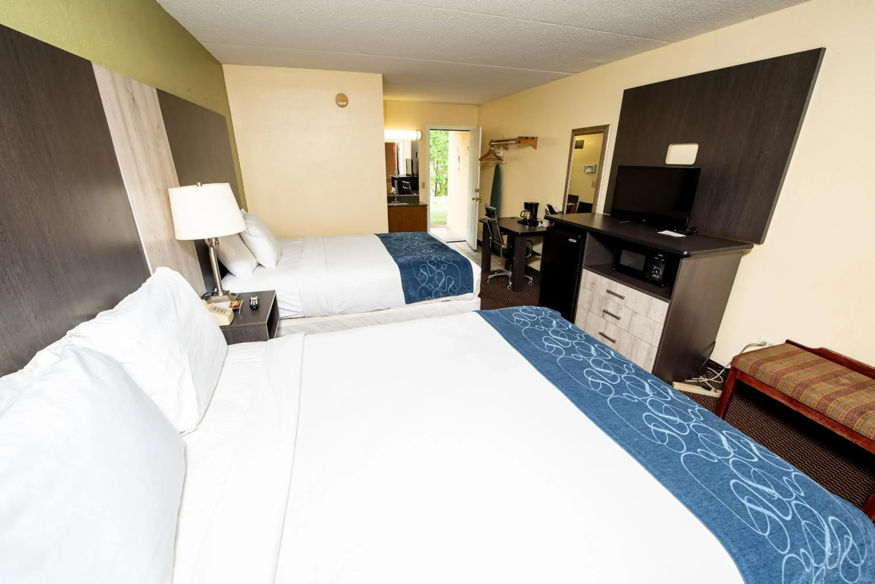 River view, Bed in River Place Inn River view, Bed in River Place Inn