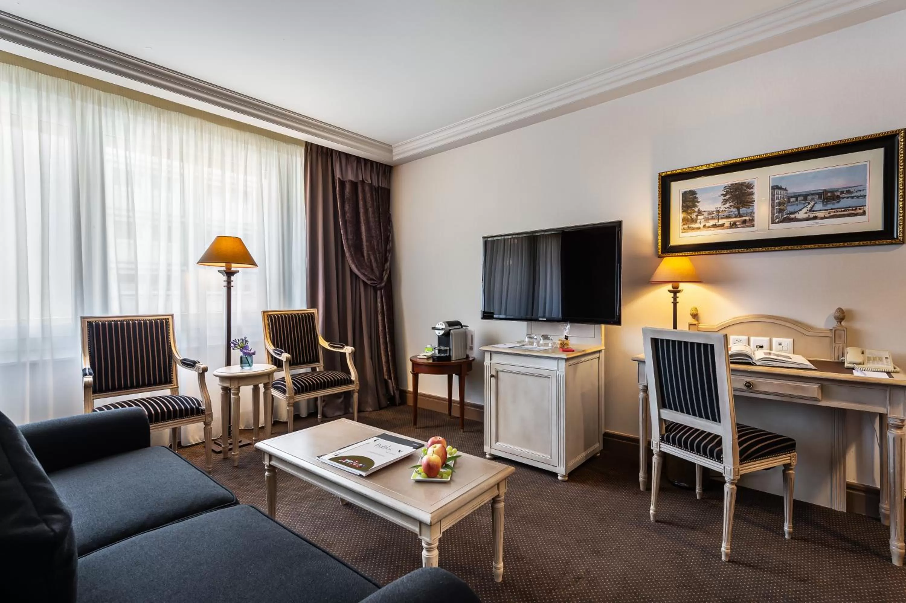 Coffee/tea facilities in Royal Manotel