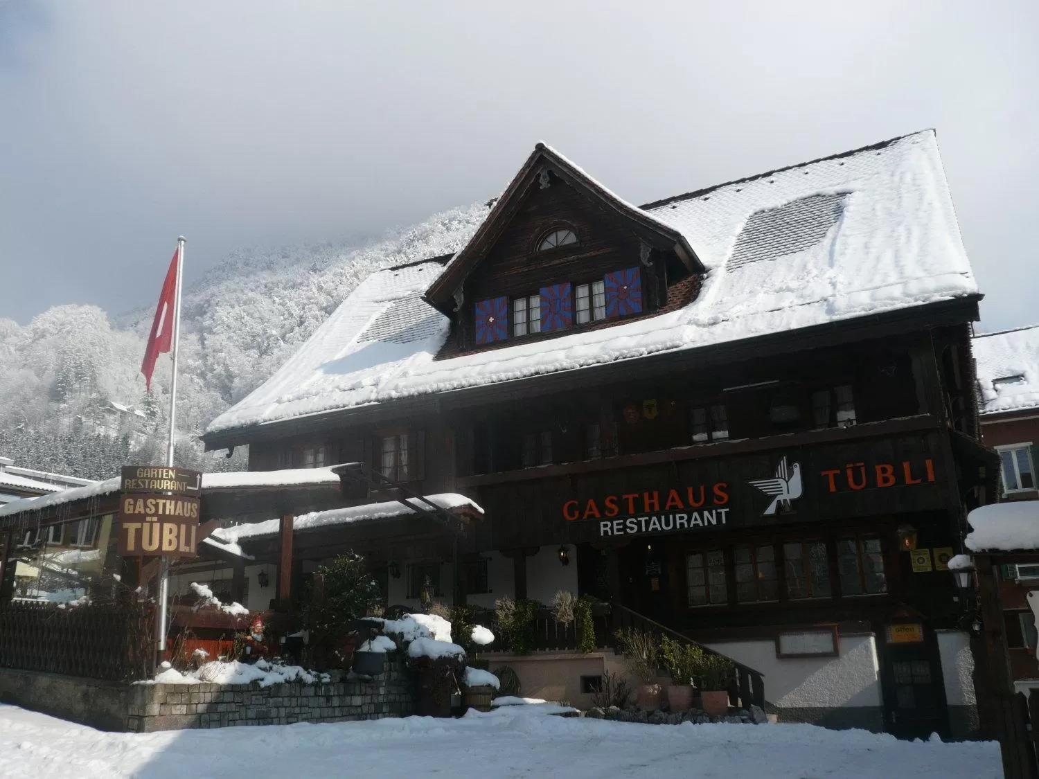 Facade/entrance, Winter in Gasthaus Tübli Gersau