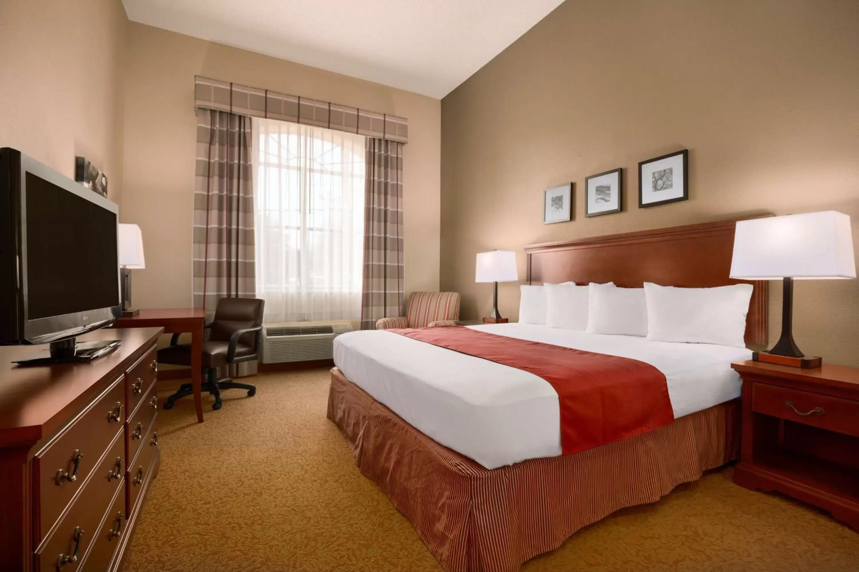 Photo of the whole room, Bed in Country Inn & Suites by Radisson, Houston Intercontinental Airport East, TX