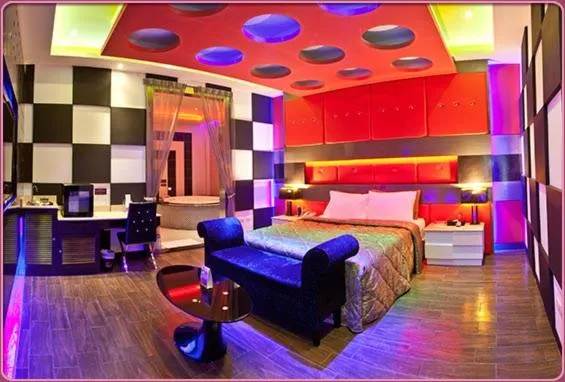 Decorative detail, Bed in Wei Feng Hotel - Kaohsiung