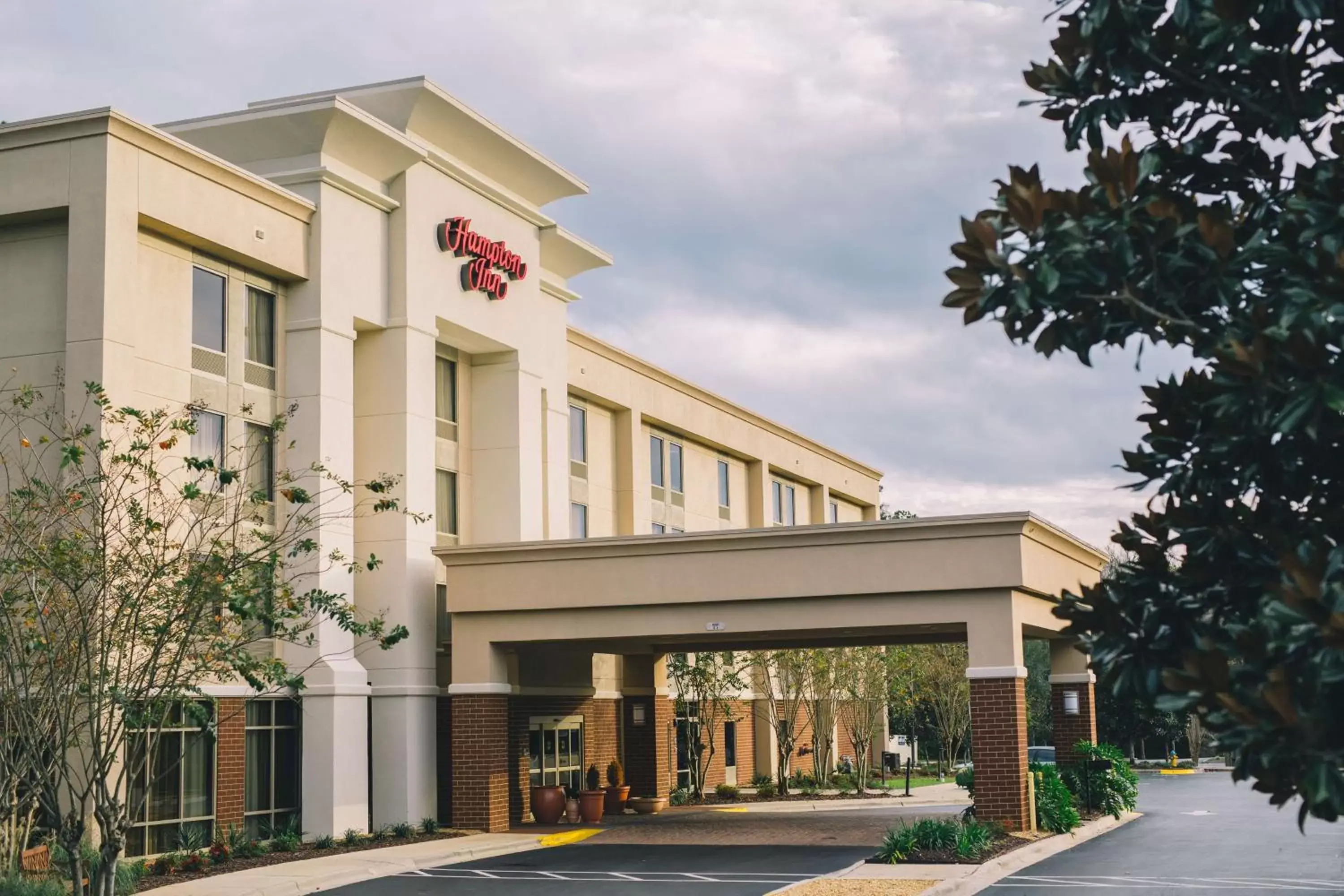 Property Building in Hampton Inn Tallahassee-Central
