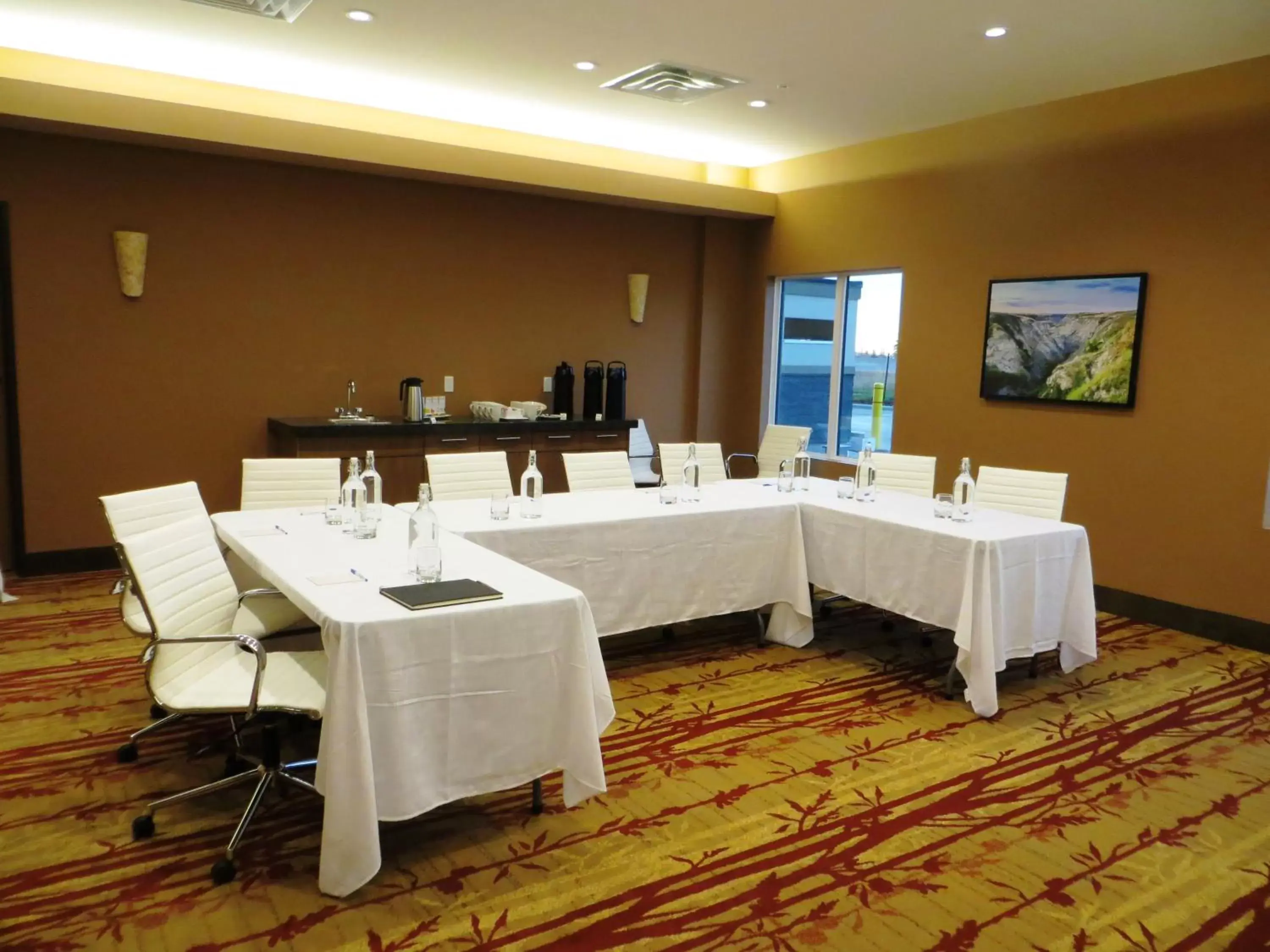 Business facilities in Hotel 11 by Sonesta