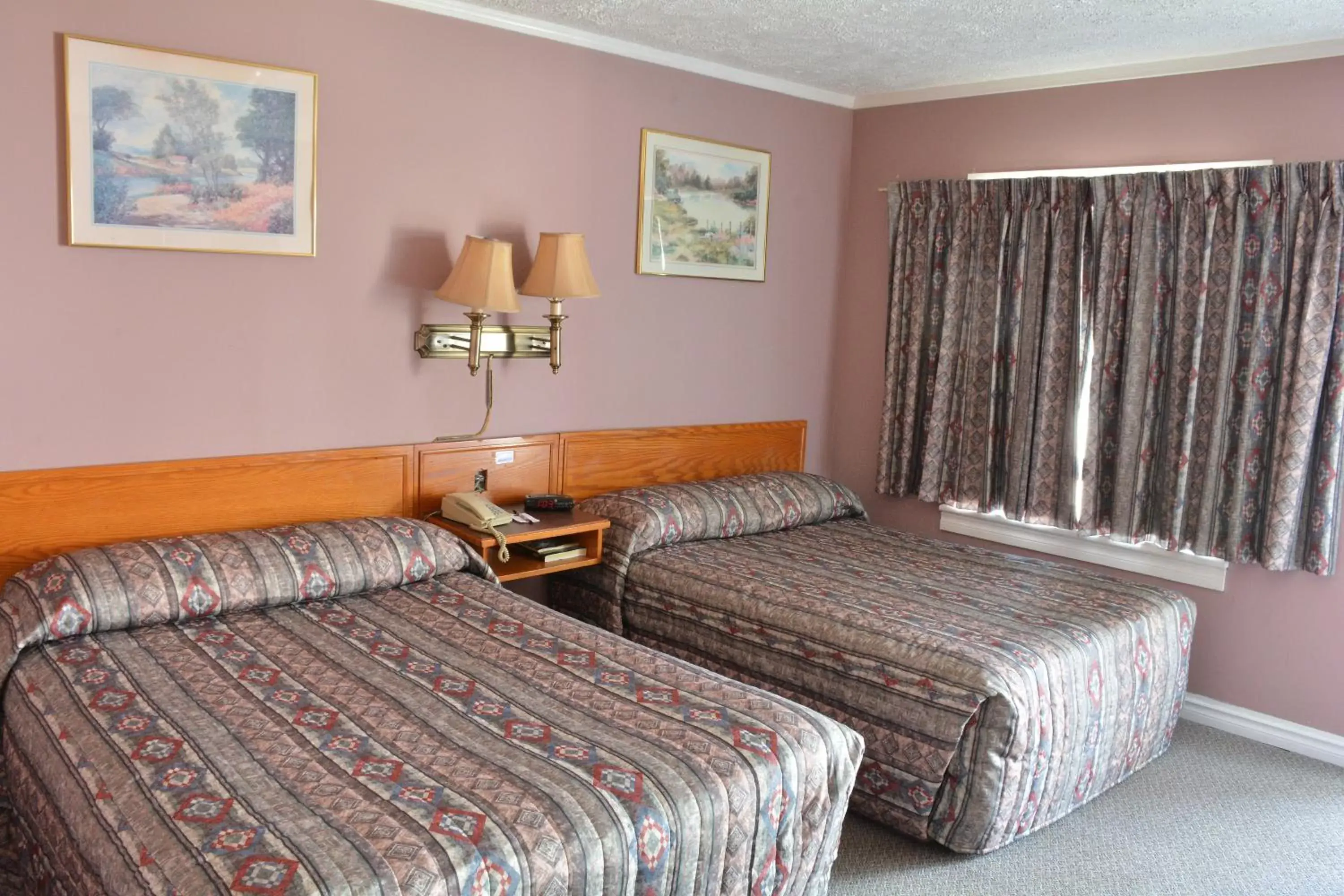 Bed in Bracebridge Inn