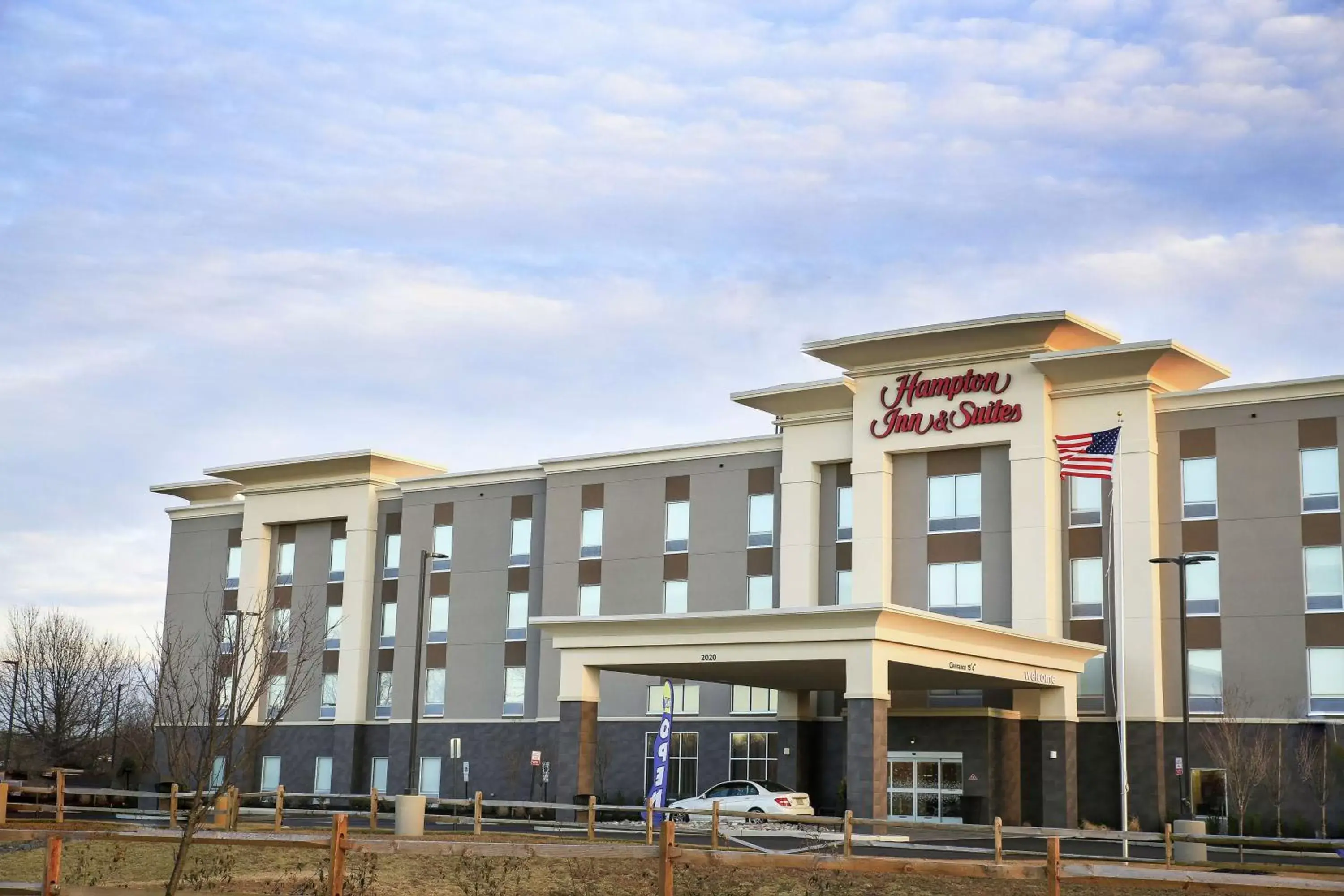 Property building in Hampton Inn & Suites Mount Laurel/Moorestown Property building in Hampton Inn & Suites Mount Laurel/Moorestown