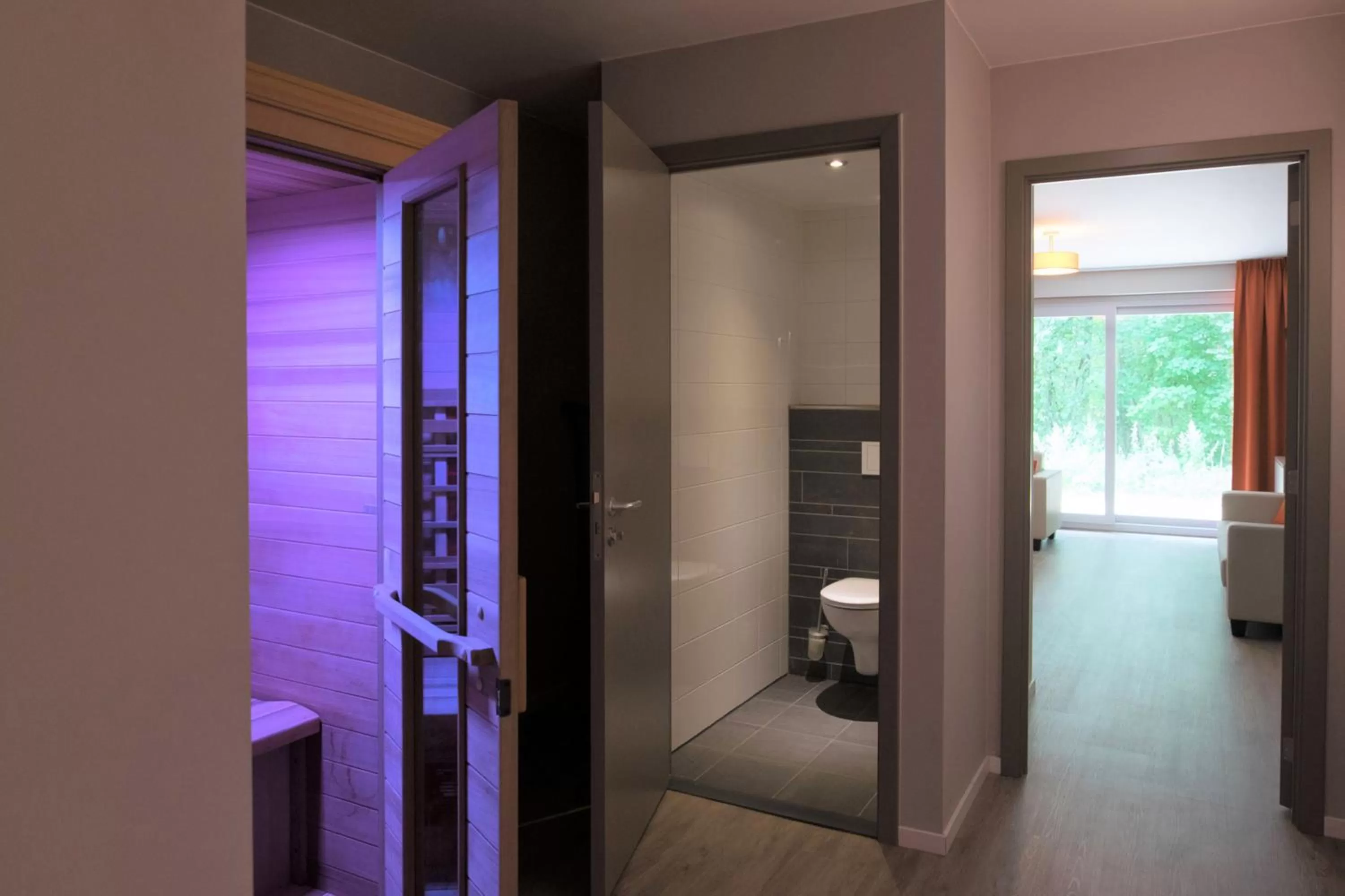 Toilet in Holiday Suites Limburg