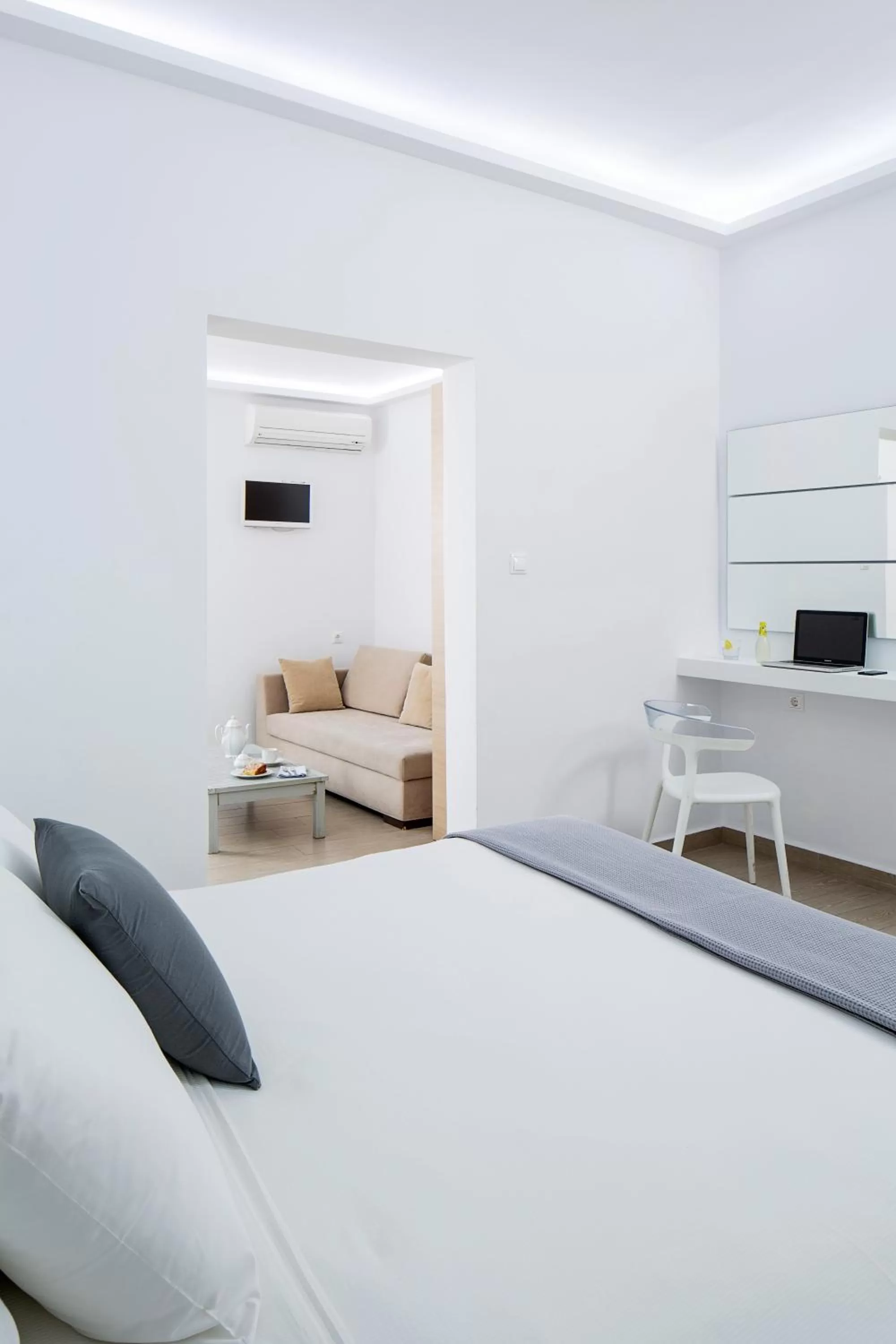 Living room, Bed in Callia Retreat Suites - Adults Only