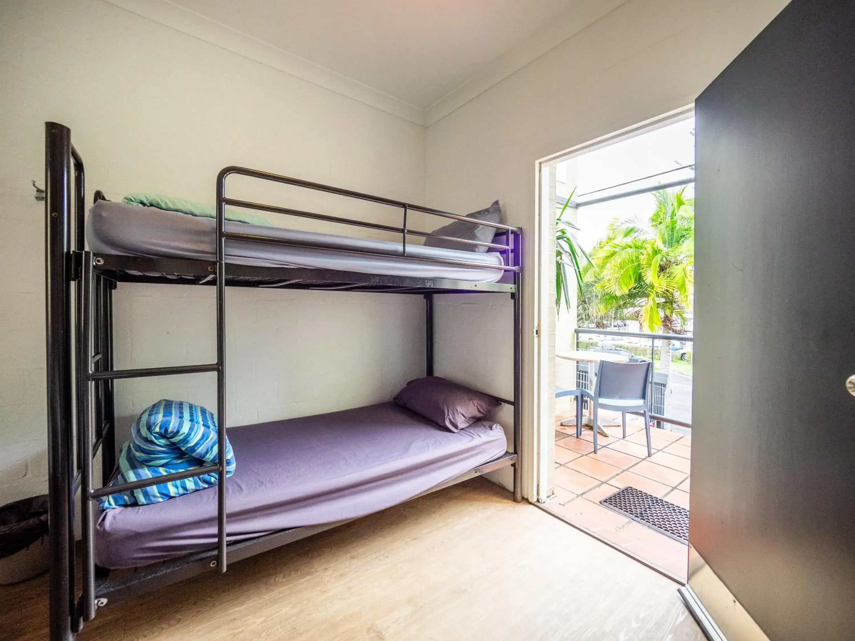 Bedroom, Bunk Bed in YHA Byron Bay