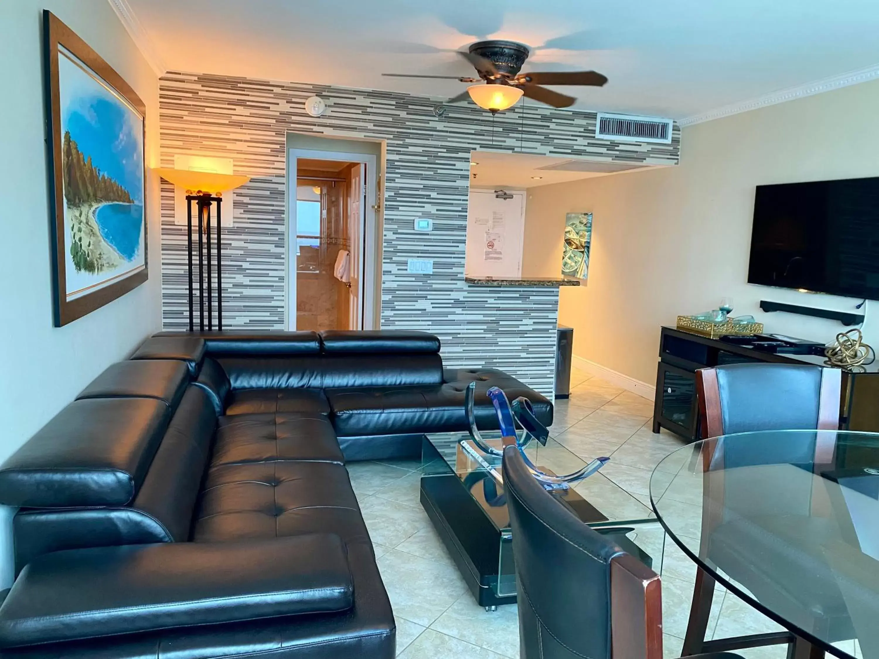 Lounge/Bar in Castle Beach Resort Condo Penthouse or 1BR Direct Ocean View -just remodeled-