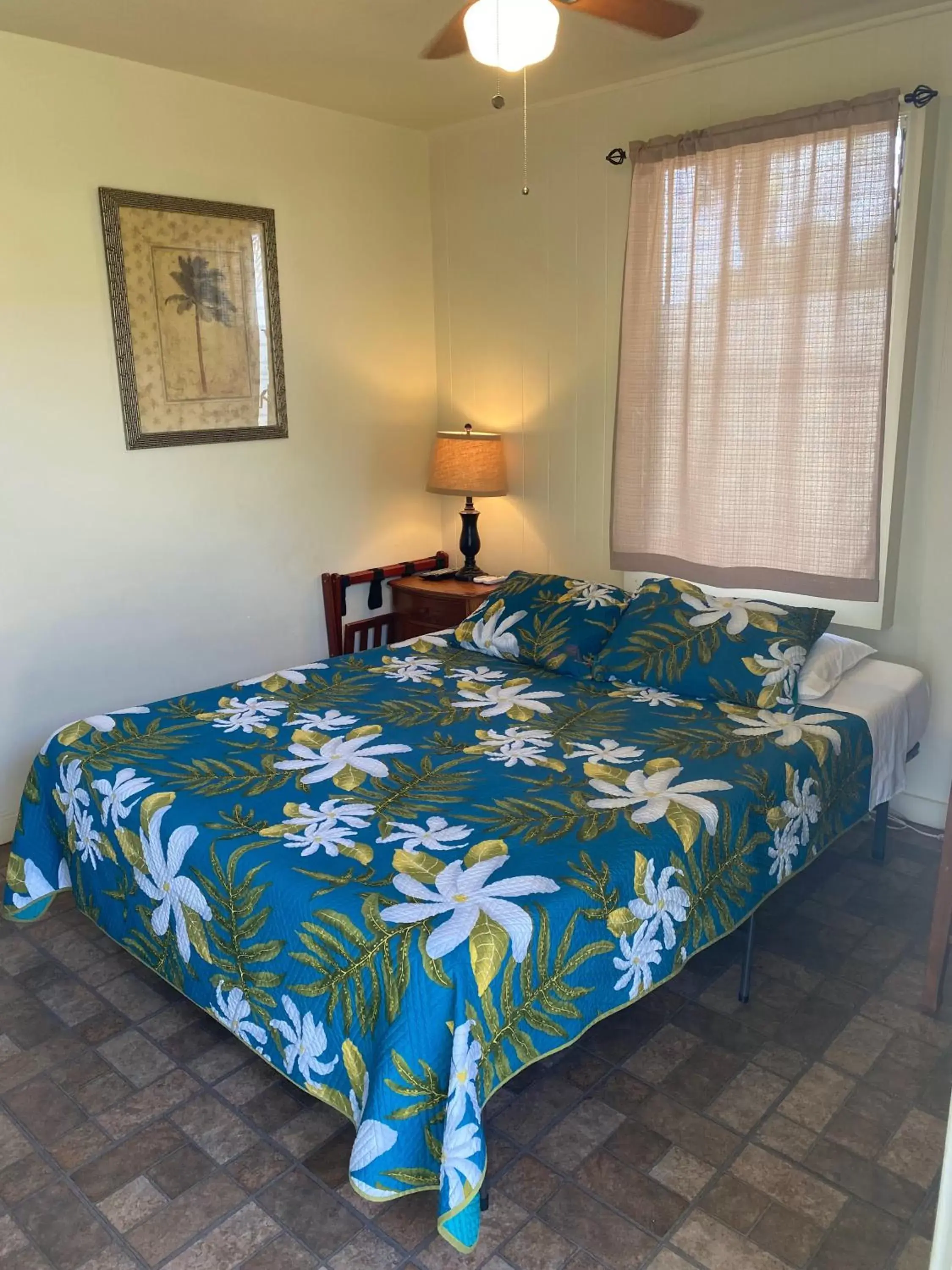 Bed in Kauai Palms Hotel