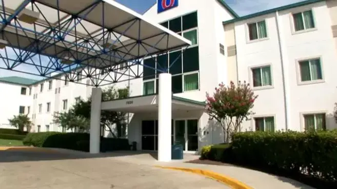 Facade/entrance, Property Building in Motel 6-Irving, TX - DFW Airport North
