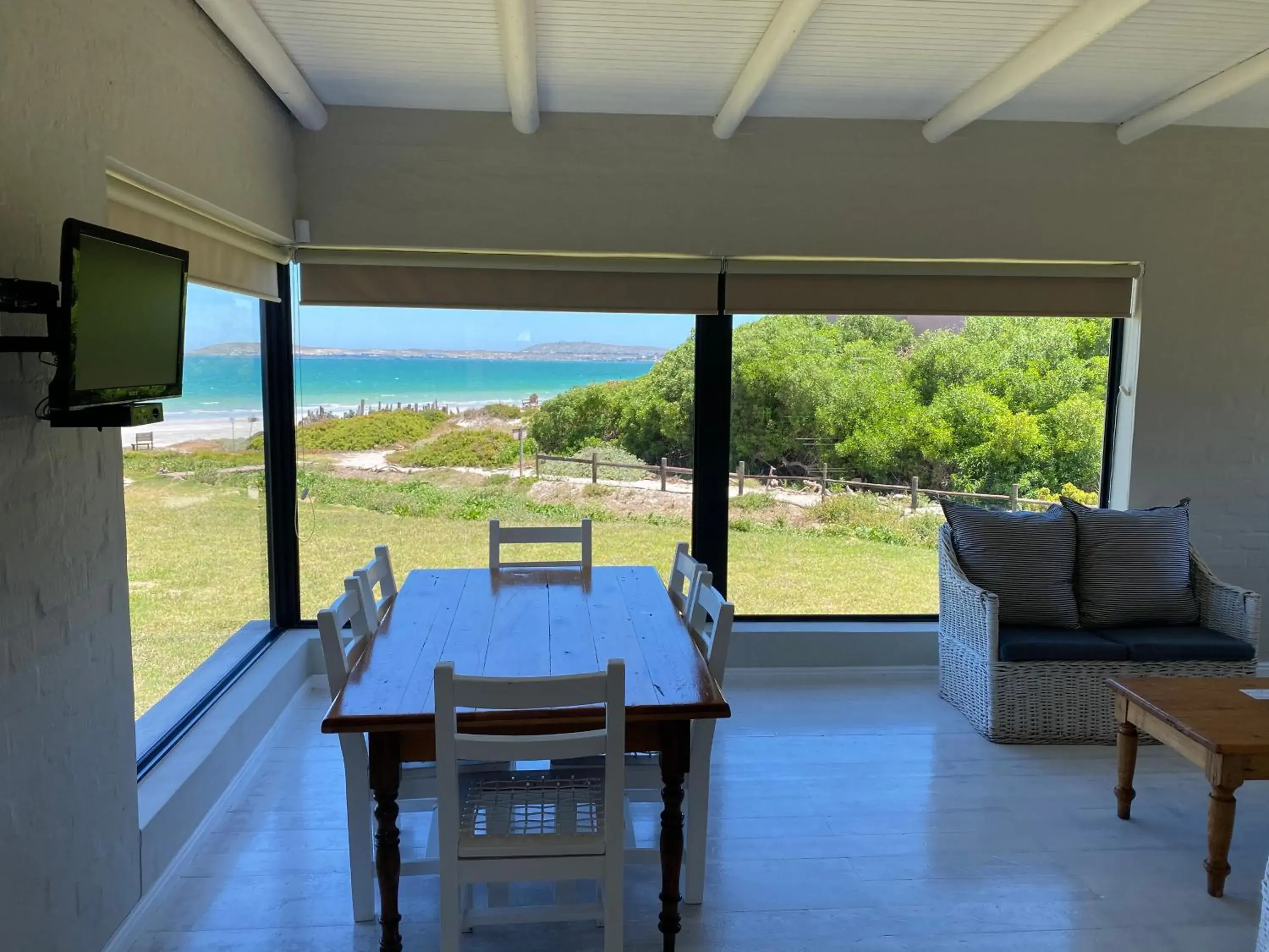 Dining area in Blue Bay Lodge