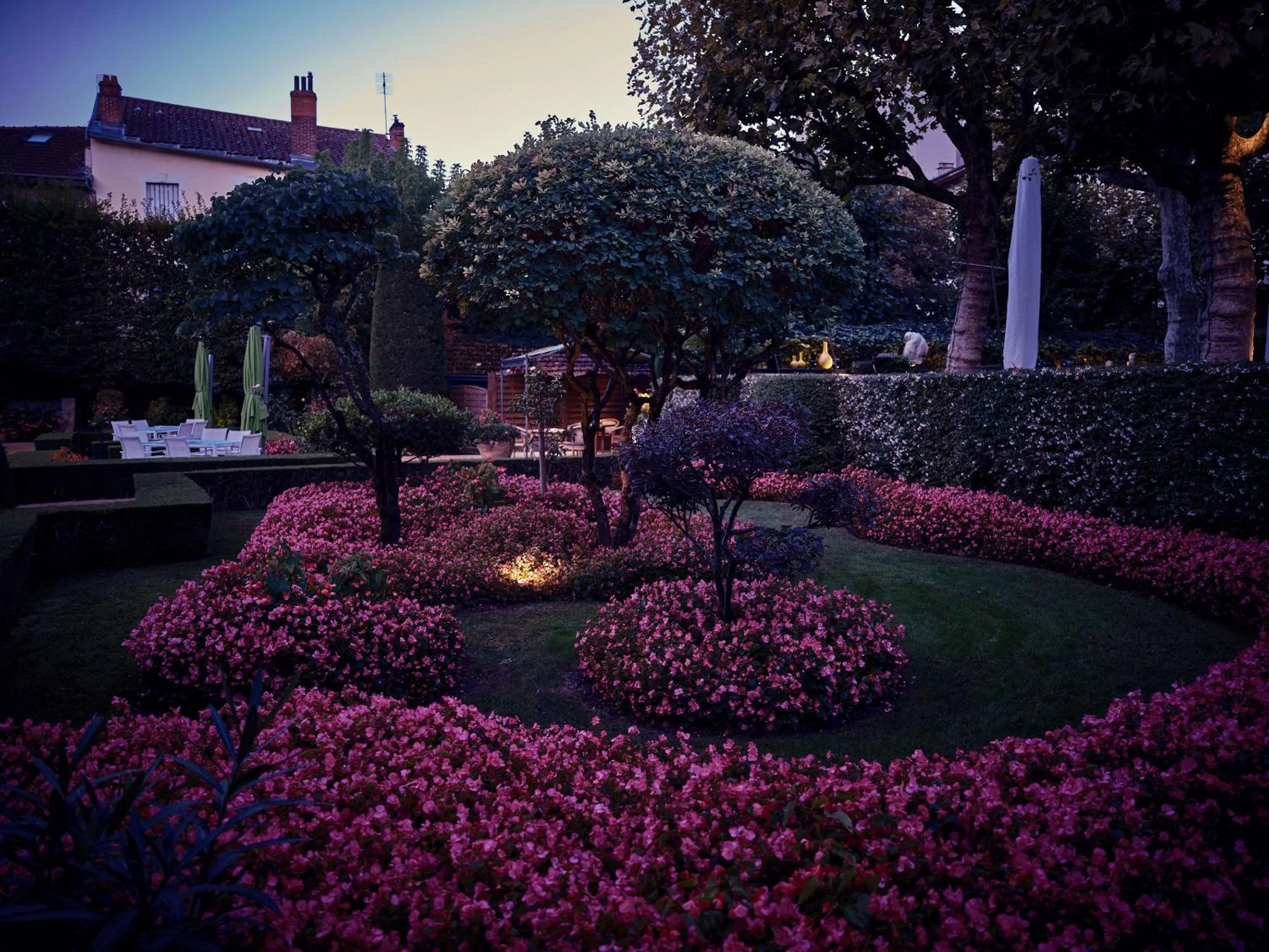 Night in La Pyramide - Maison Henriroux