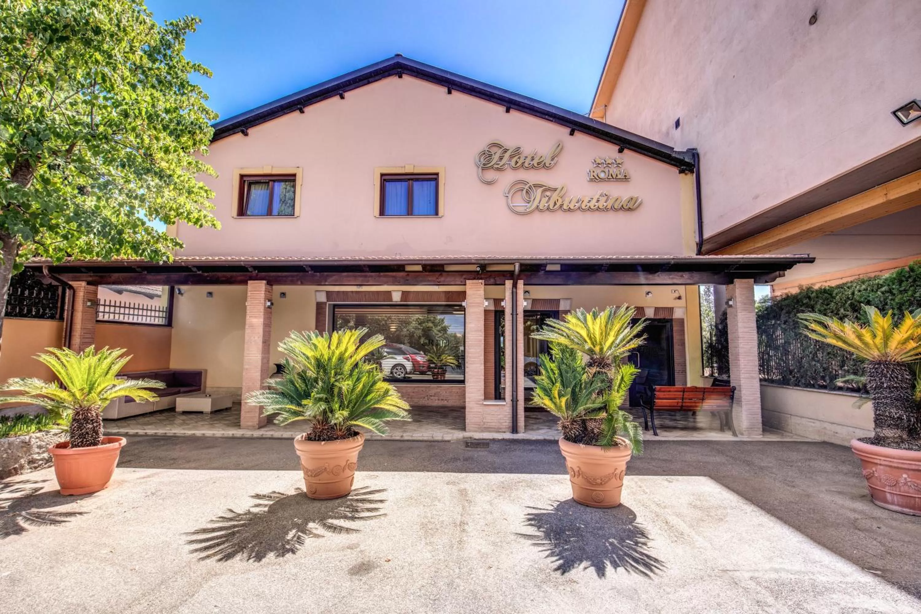 Property building in Hotel Roma Tiburtina Metro