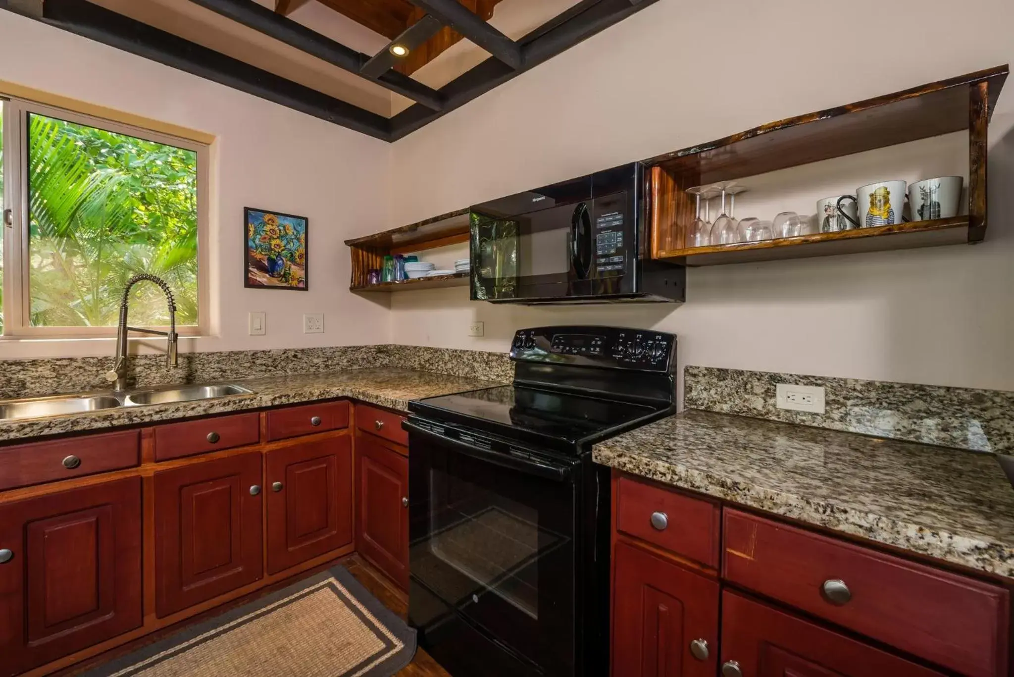 kitchen, Kitchen/Kitchenette in Corona del Mar