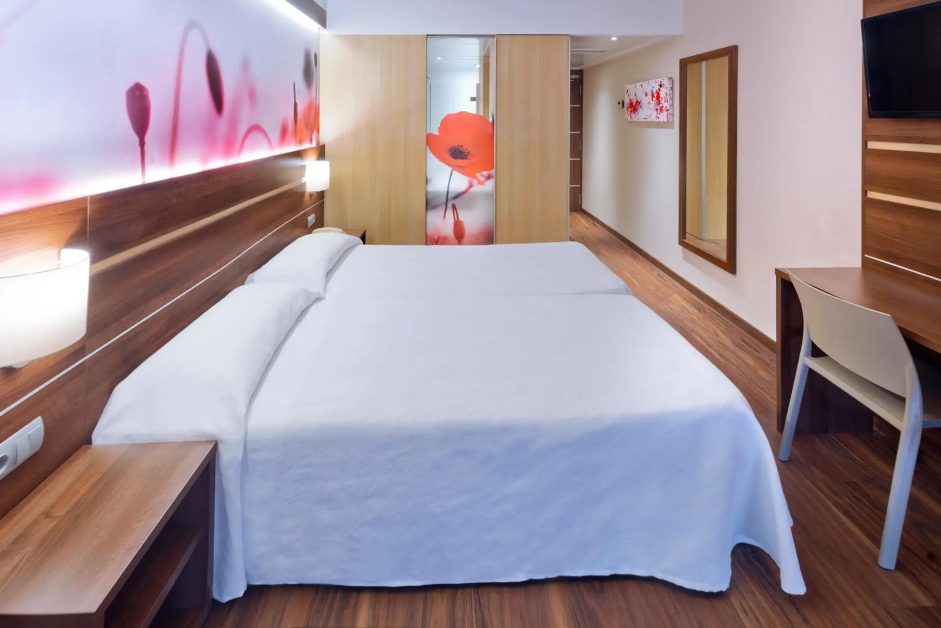 Bedroom, Bed in Hotel Volga