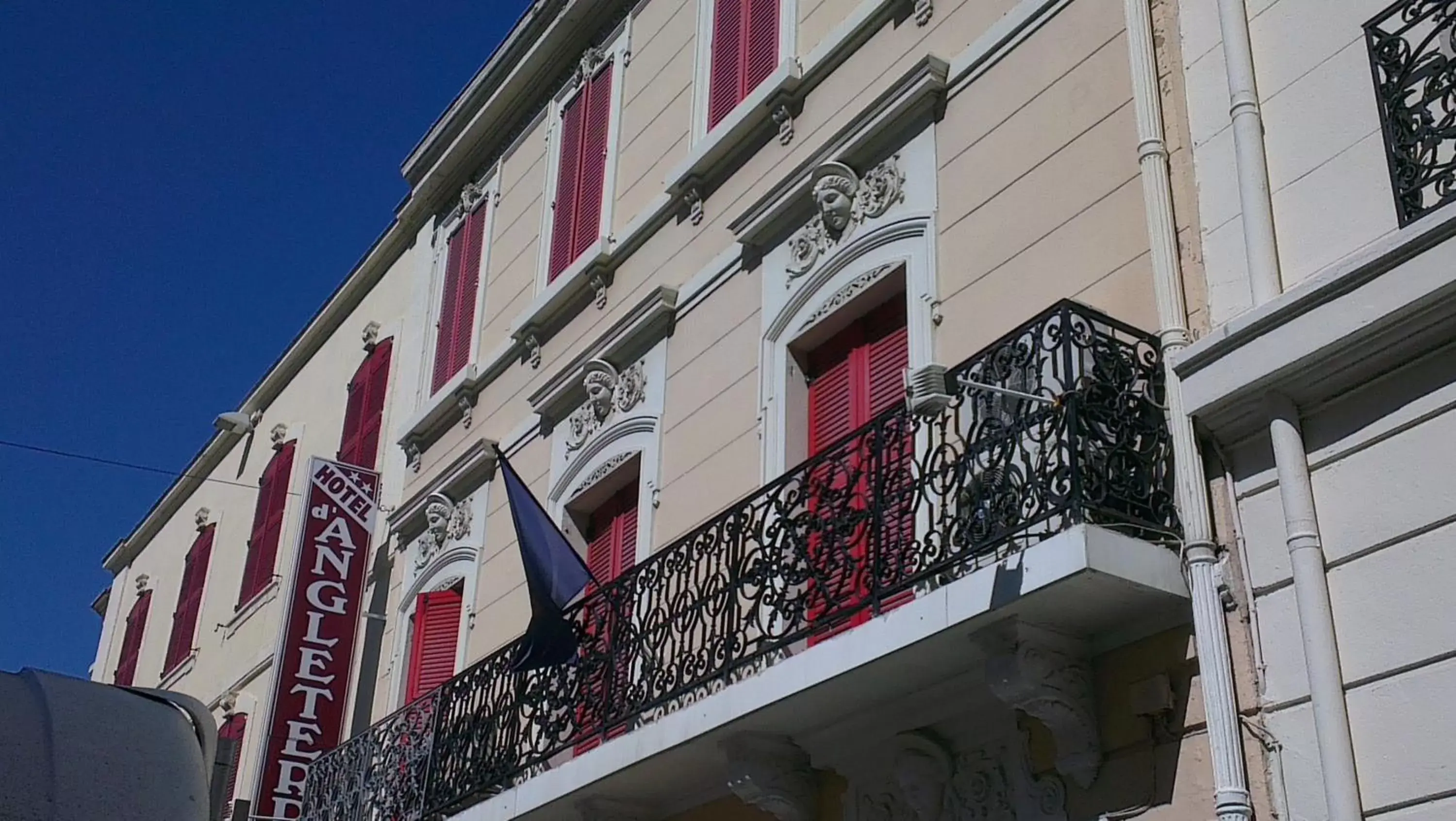 Facade/entrance, Property Building in Hôtel d'Angleterre, Salon-de-Provence