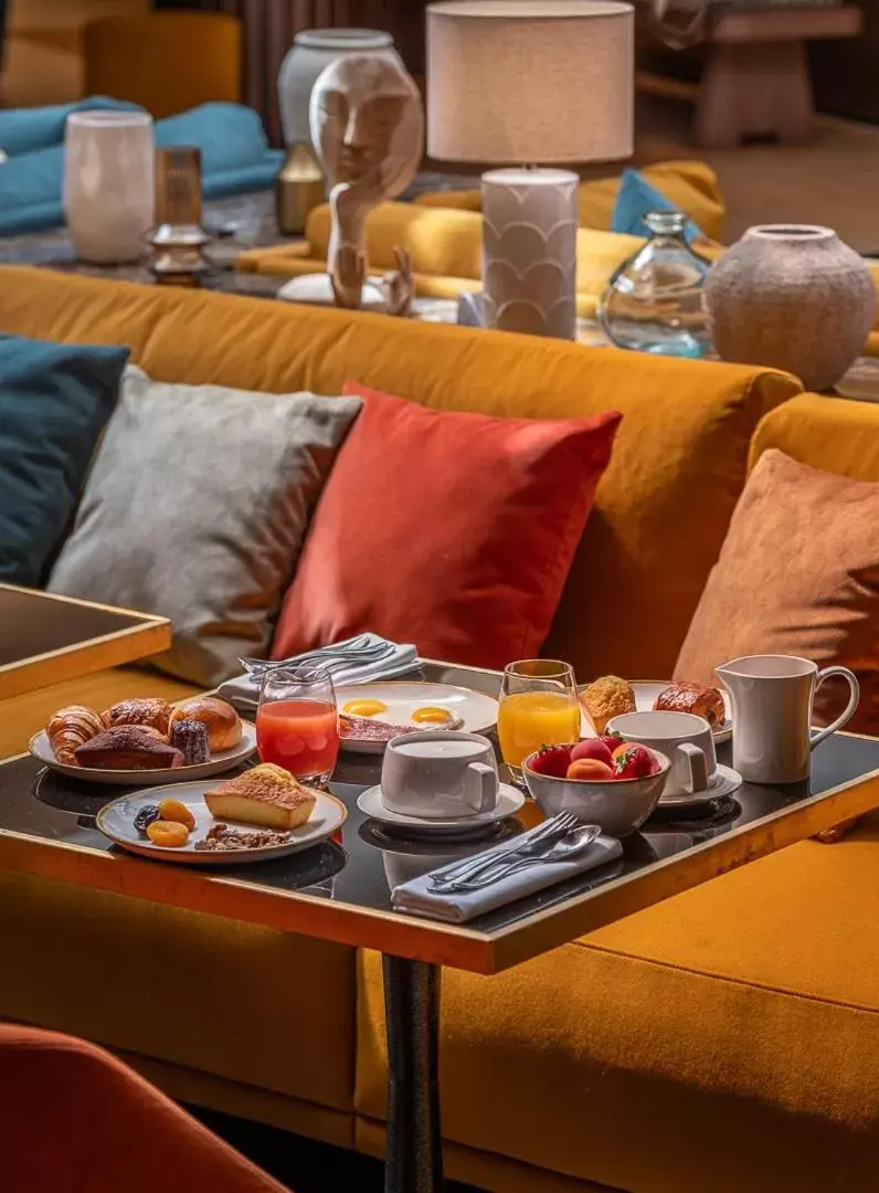 Breakfast in Hôtel Burdigala by Inwood Hotels