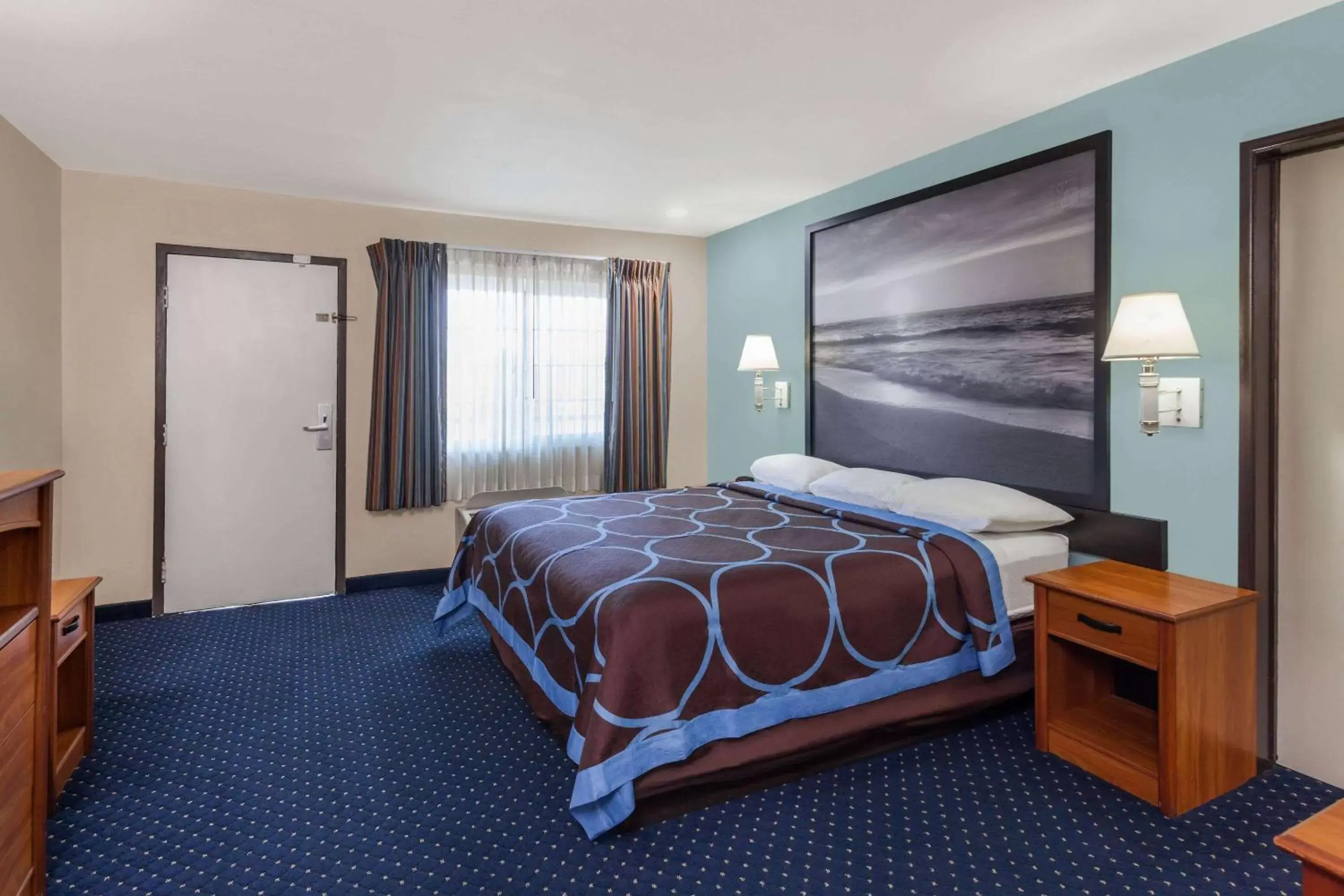 Photo of the whole room, Bed in Super 8 by Wyndham El Cajon San Diego