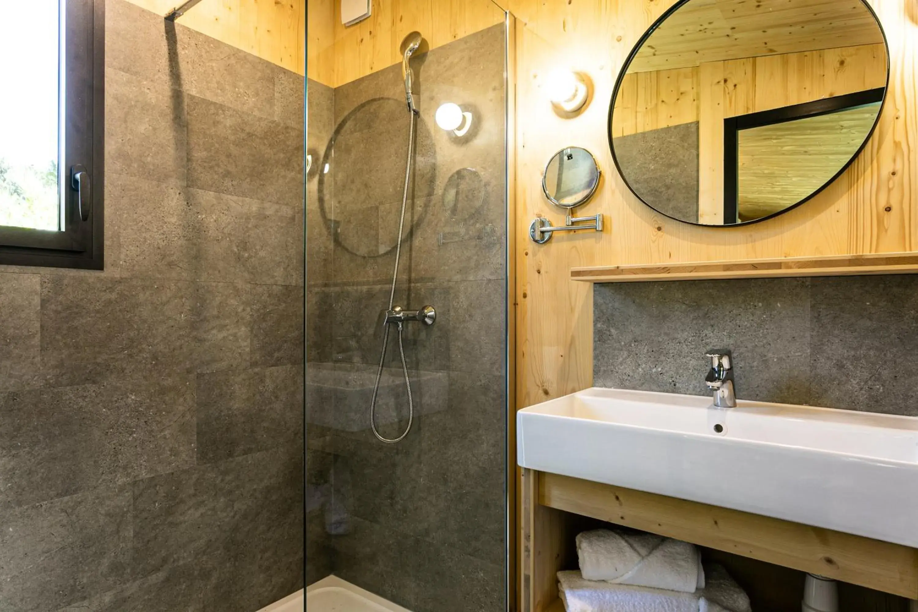 Bathroom in Best Western Sevan Parc Hotel