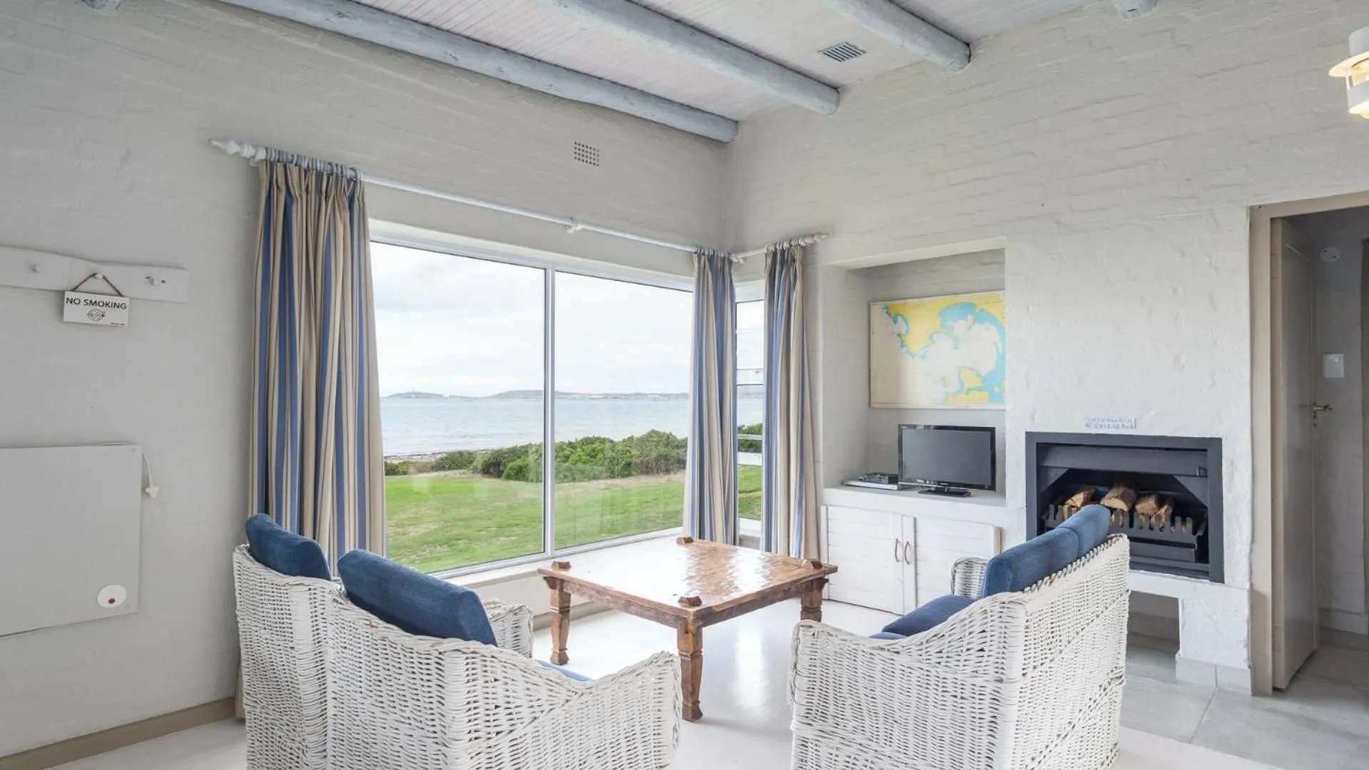 Living room in Blue Bay Lodge