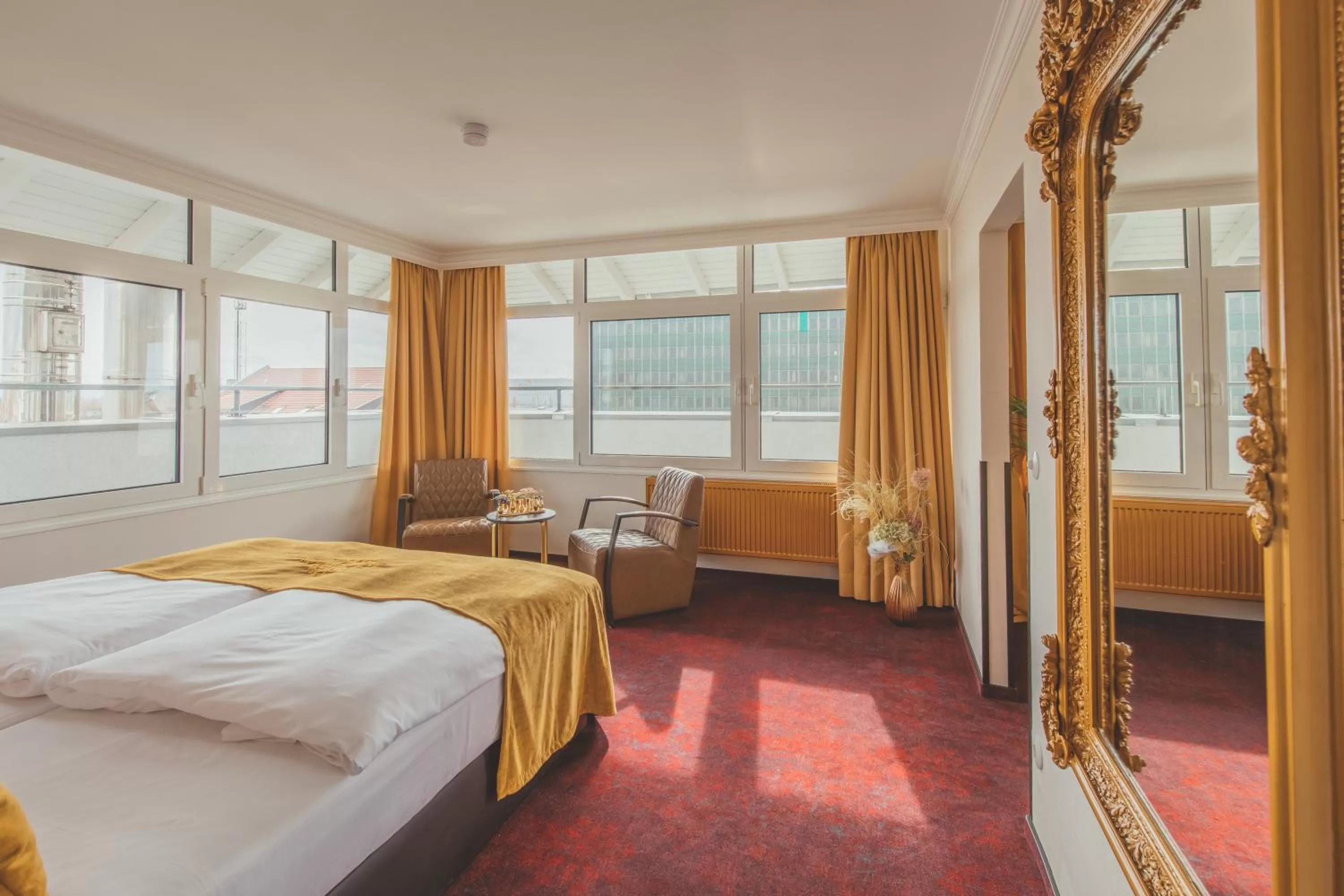 Photo of the whole room, Bed in Nordhäuser Fürstenhof & TinySky-Resort