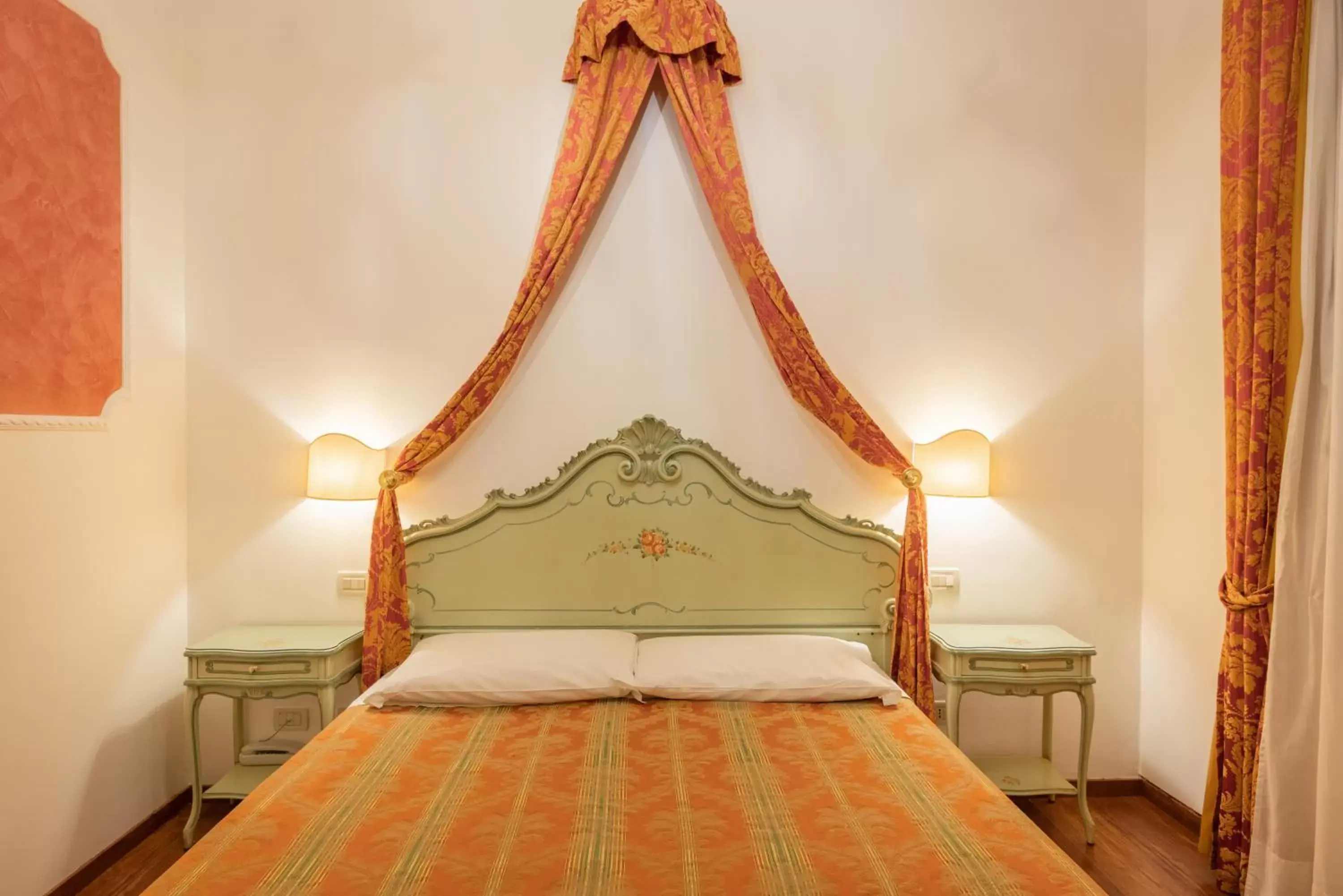 Bed in Hotel al Sotoportego