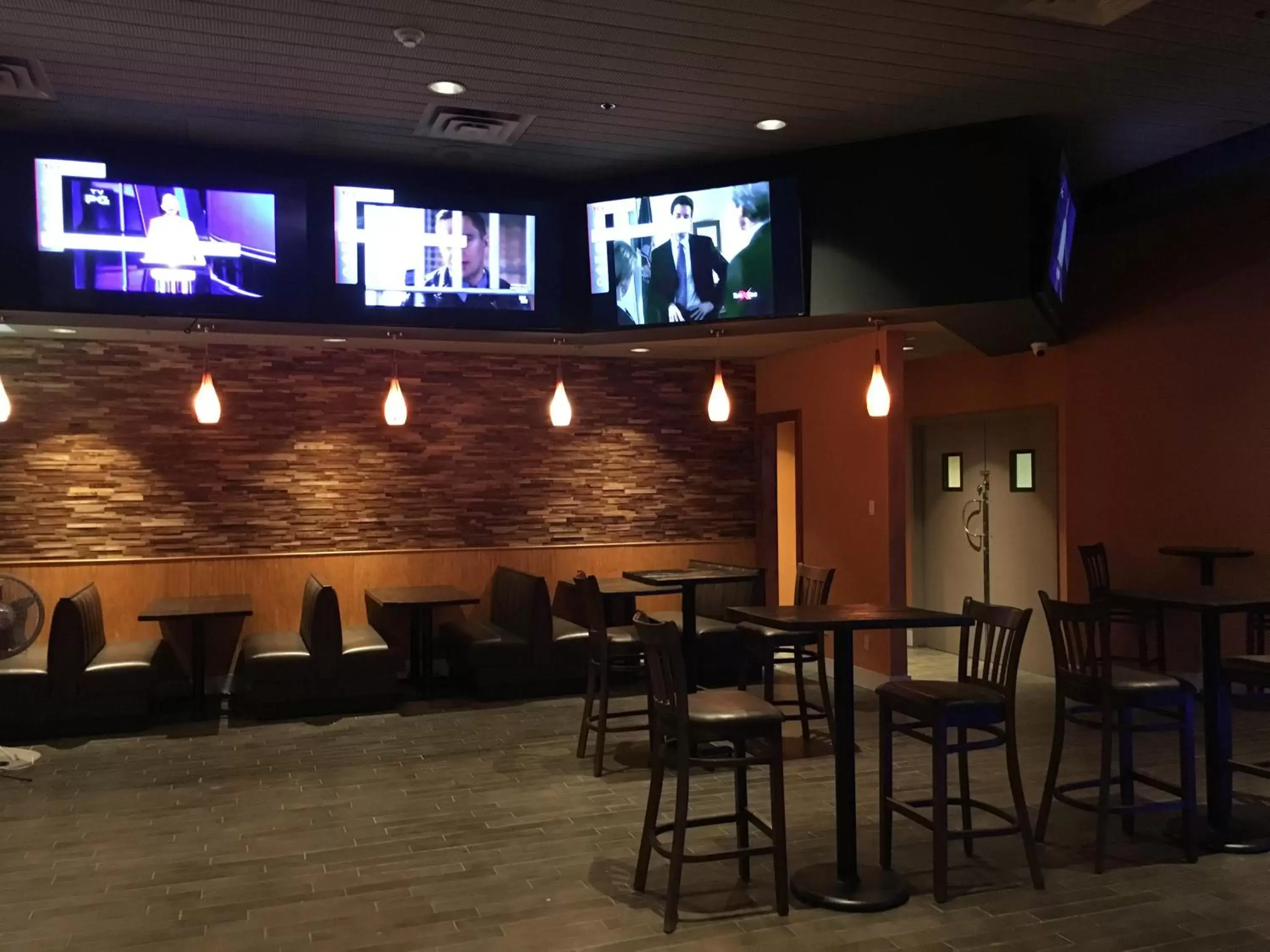 Restaurant/places to eat, Lounge/Bar in Days Inn by Wyndham Sherman