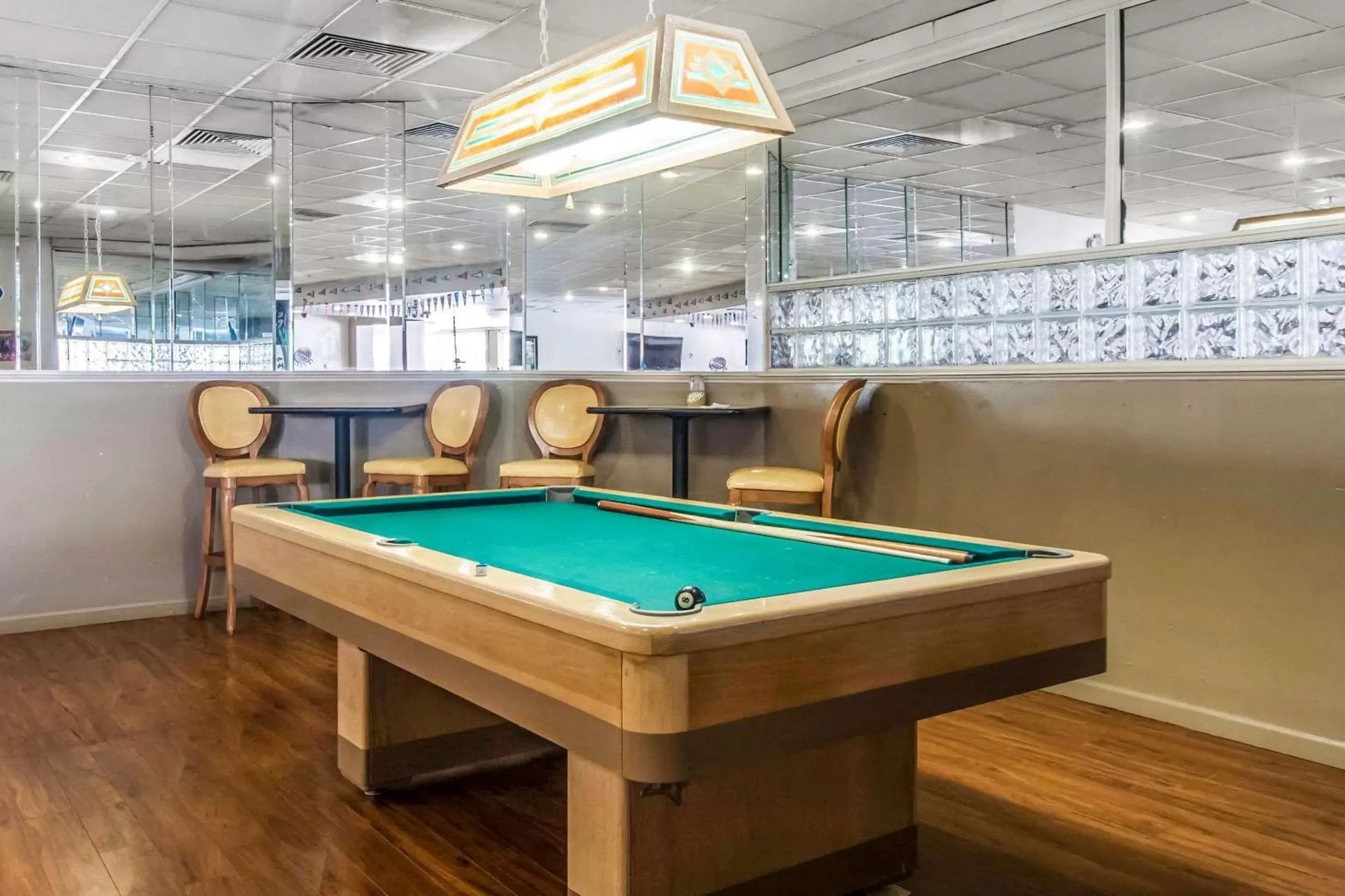 Lounge or bar, Billiards in Quality Inn and Suites Conference Center