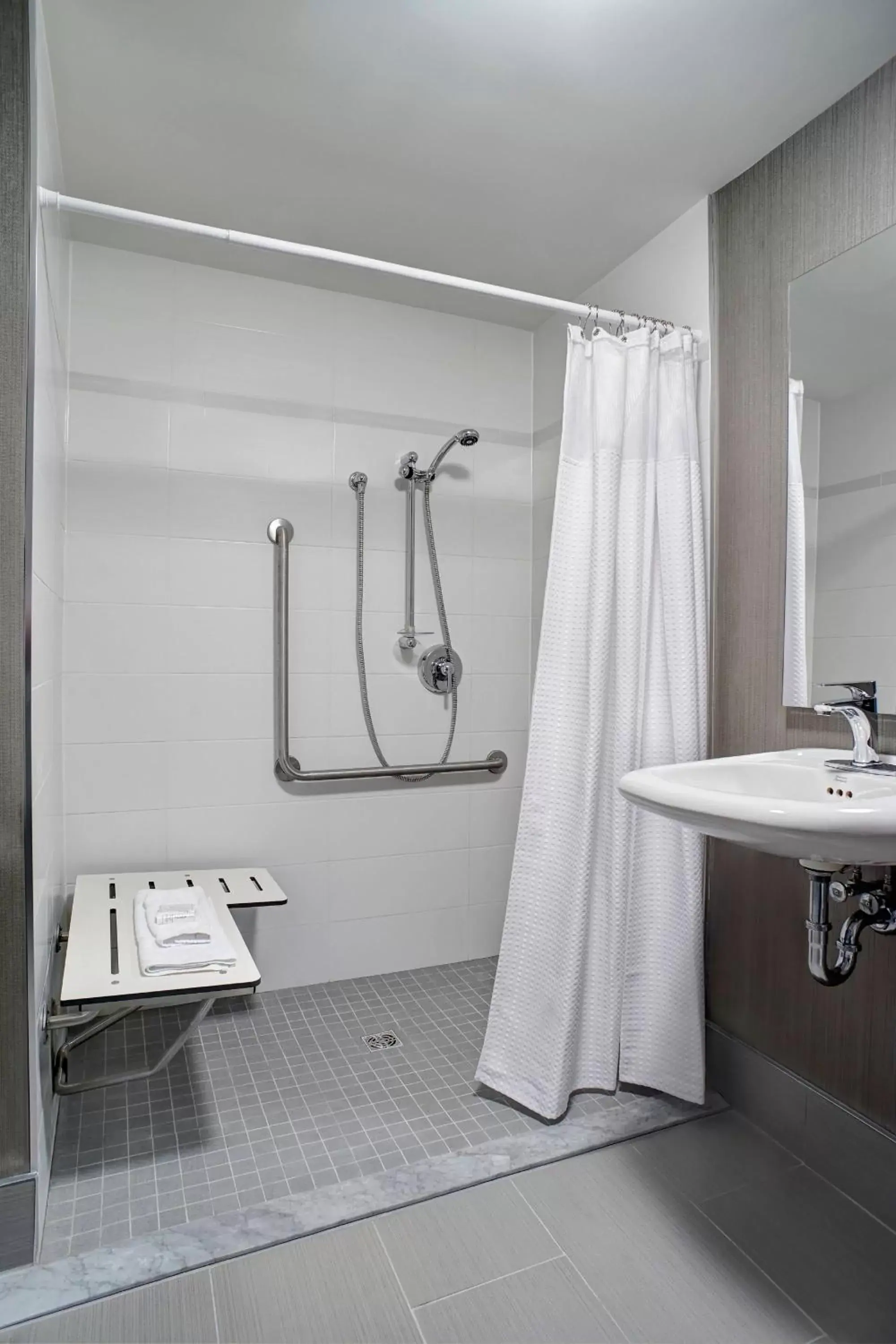 Bathroom in Courtyard by Marriott Toronto Downtown