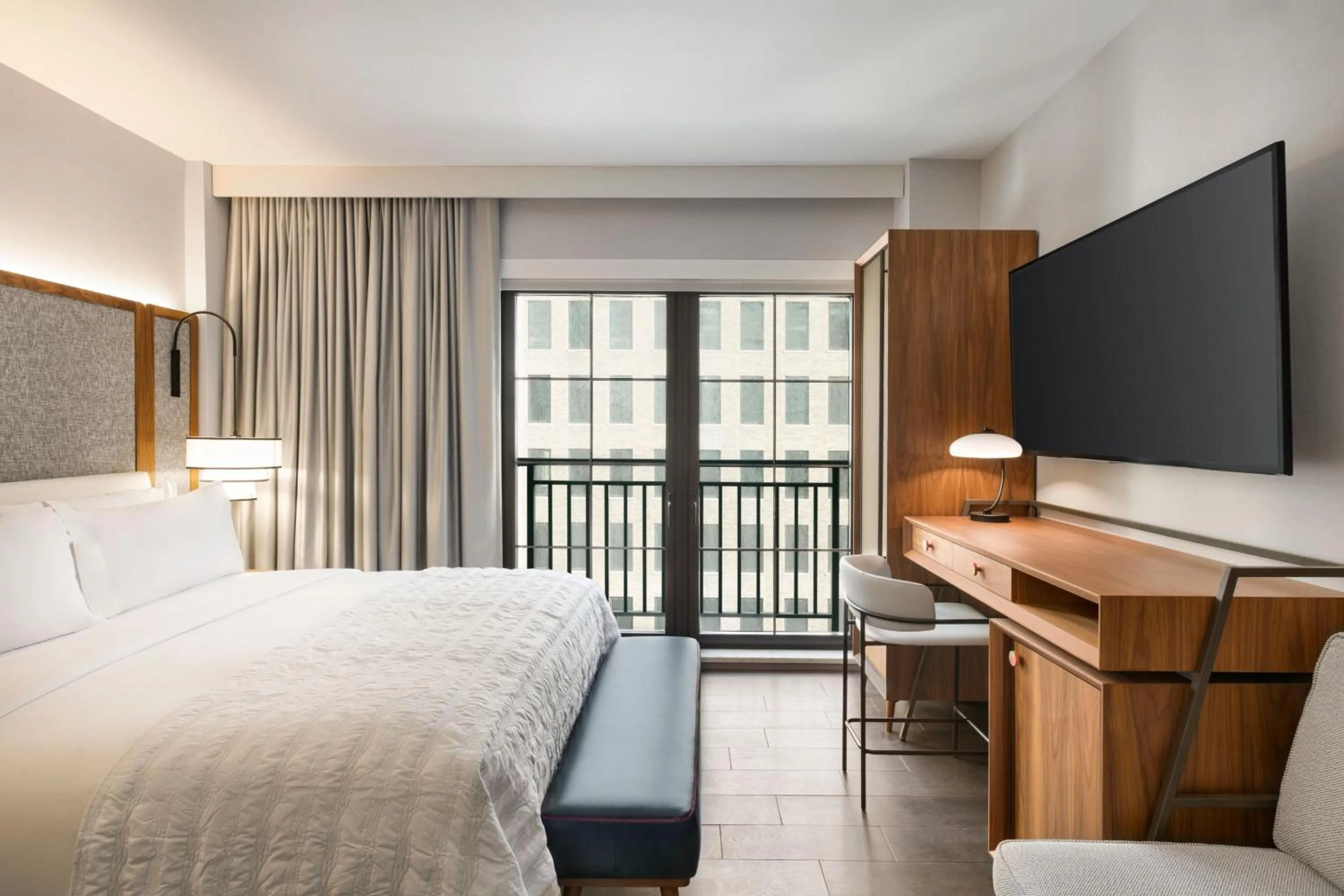 Photo of the whole room, Bed in Le Meridien New York, Fifth Avenue