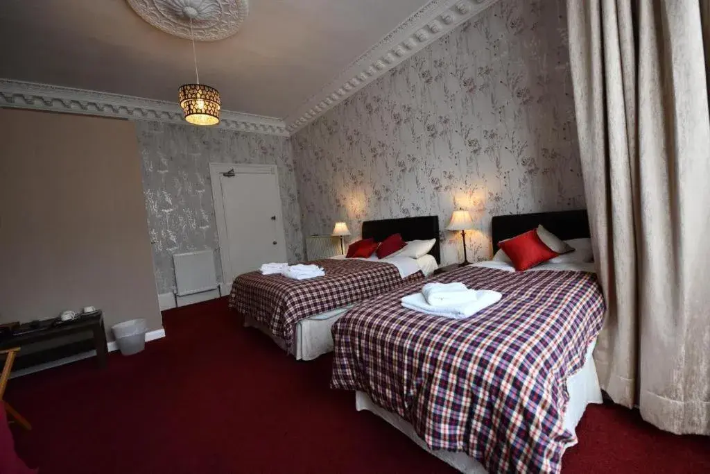 Bedroom, Bed in Grosvenor Hotel Rugby