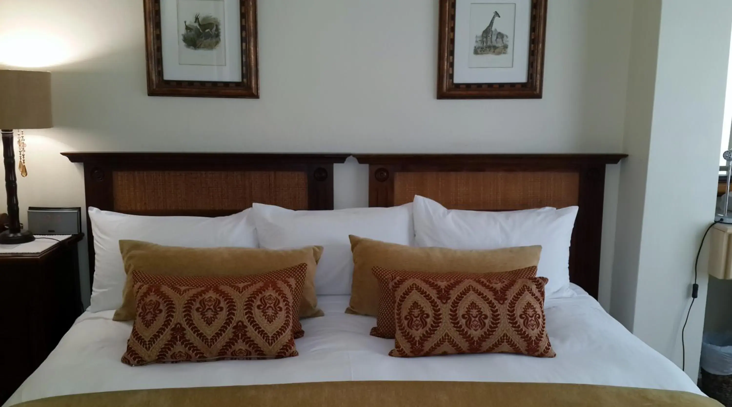 Bed in Riversong Guest House