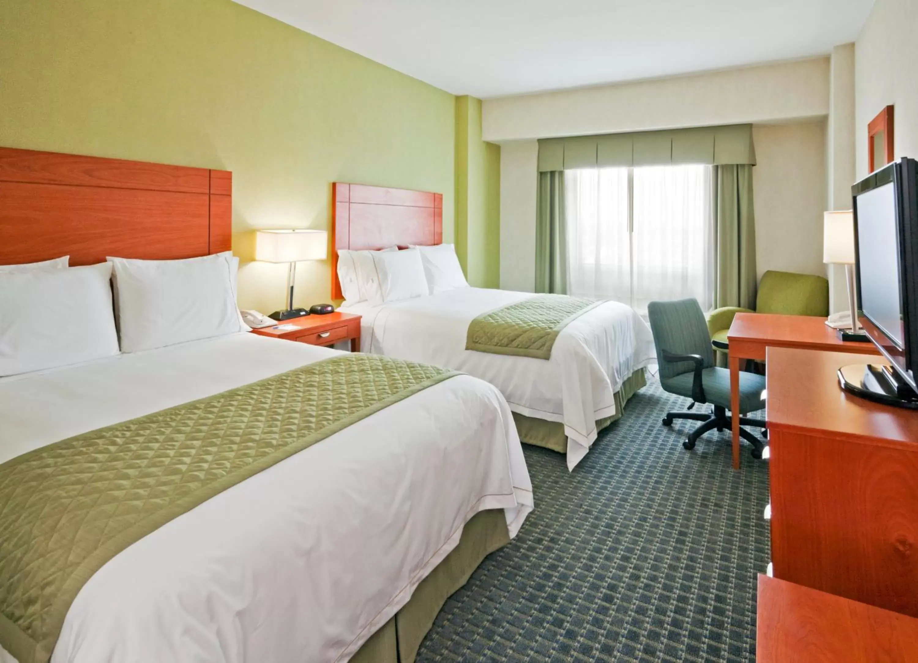 Photo of the whole room, Bed in Holiday Inn Express & Suites Toluca Zona Aeropuerto, an IHG Hotel