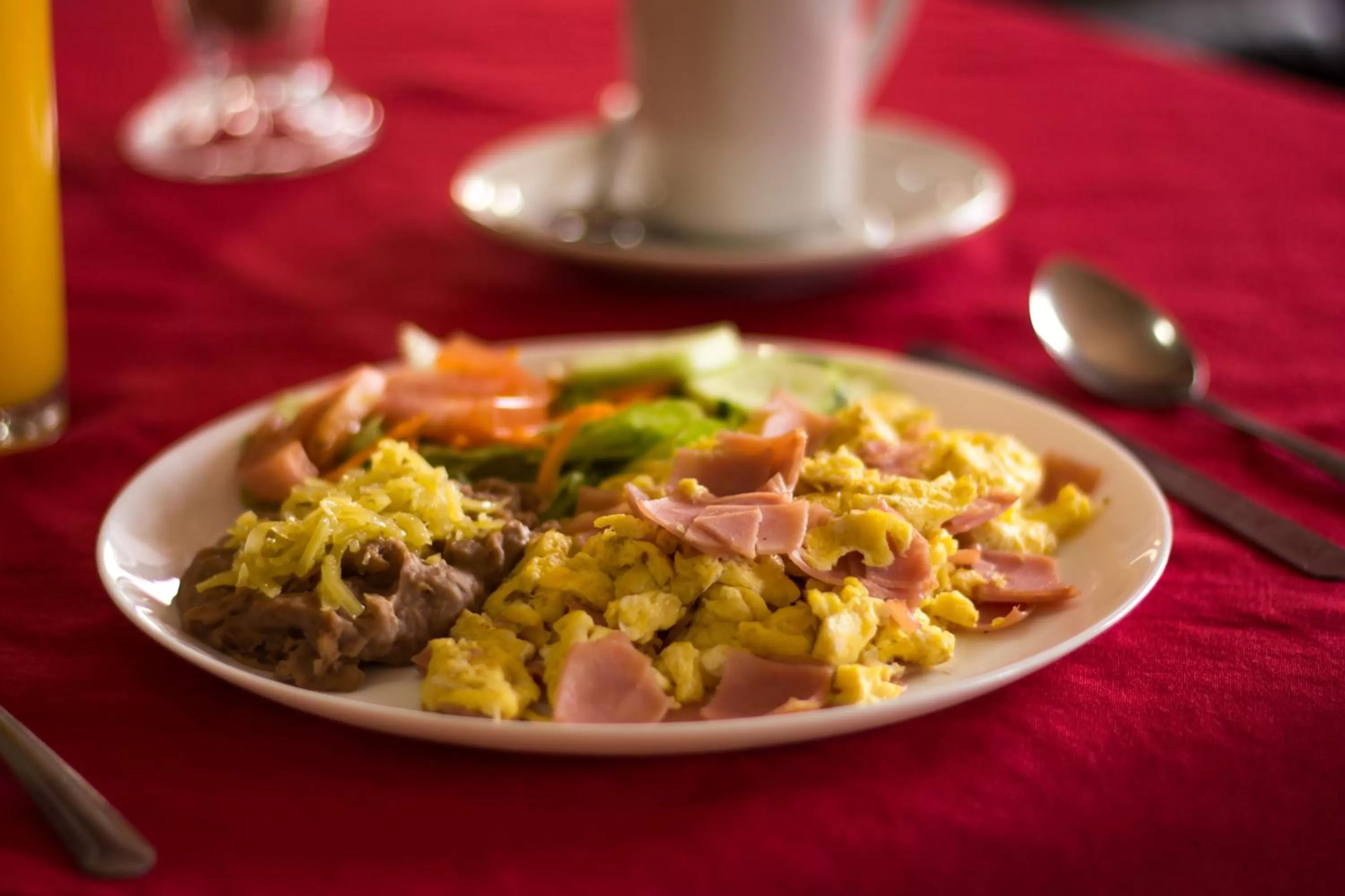 Food and drinks in HOTEL & SUITES MARROD