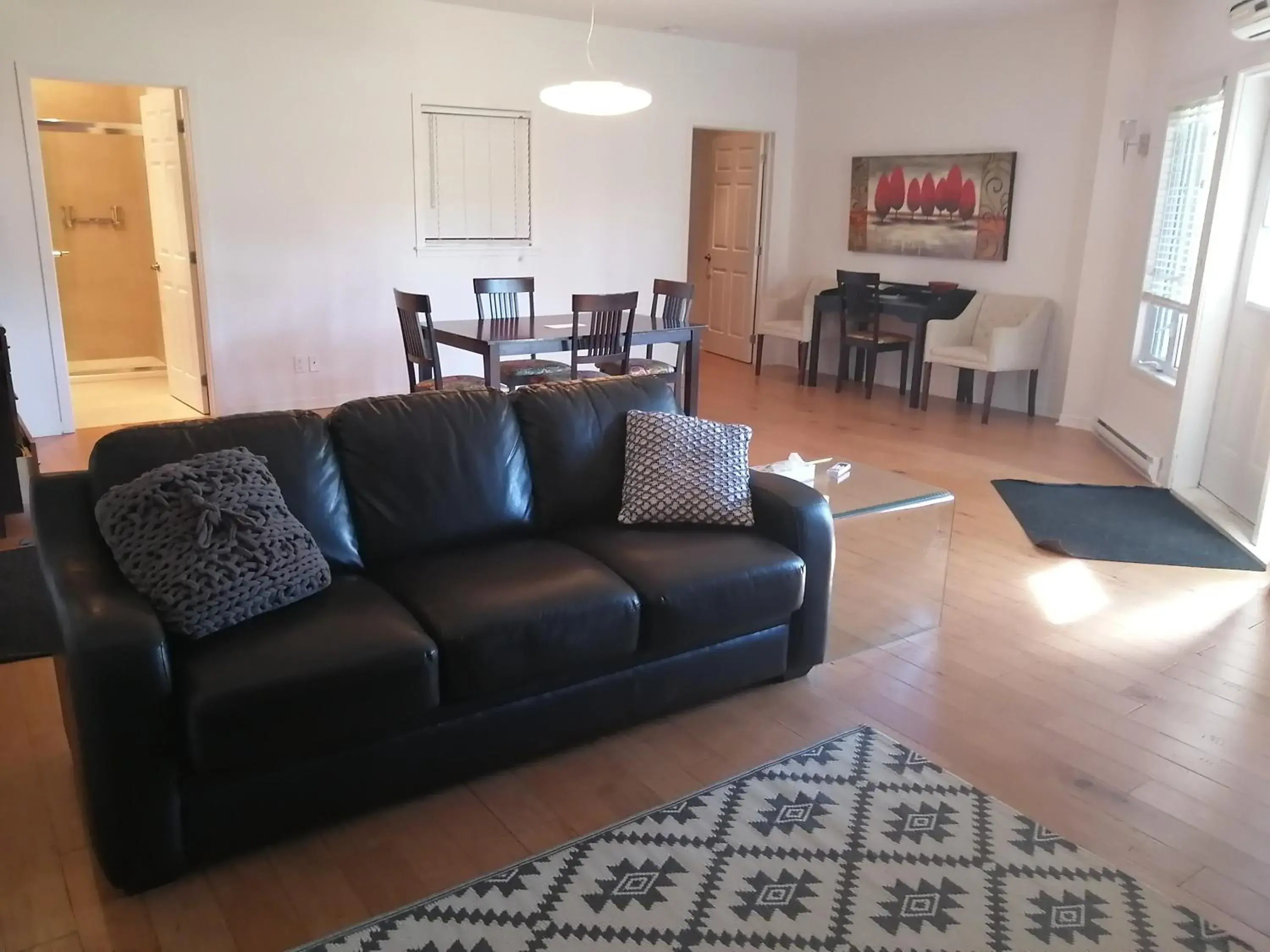 Photo of the whole room, Seating Area in Condos Hotel Lion D'Or