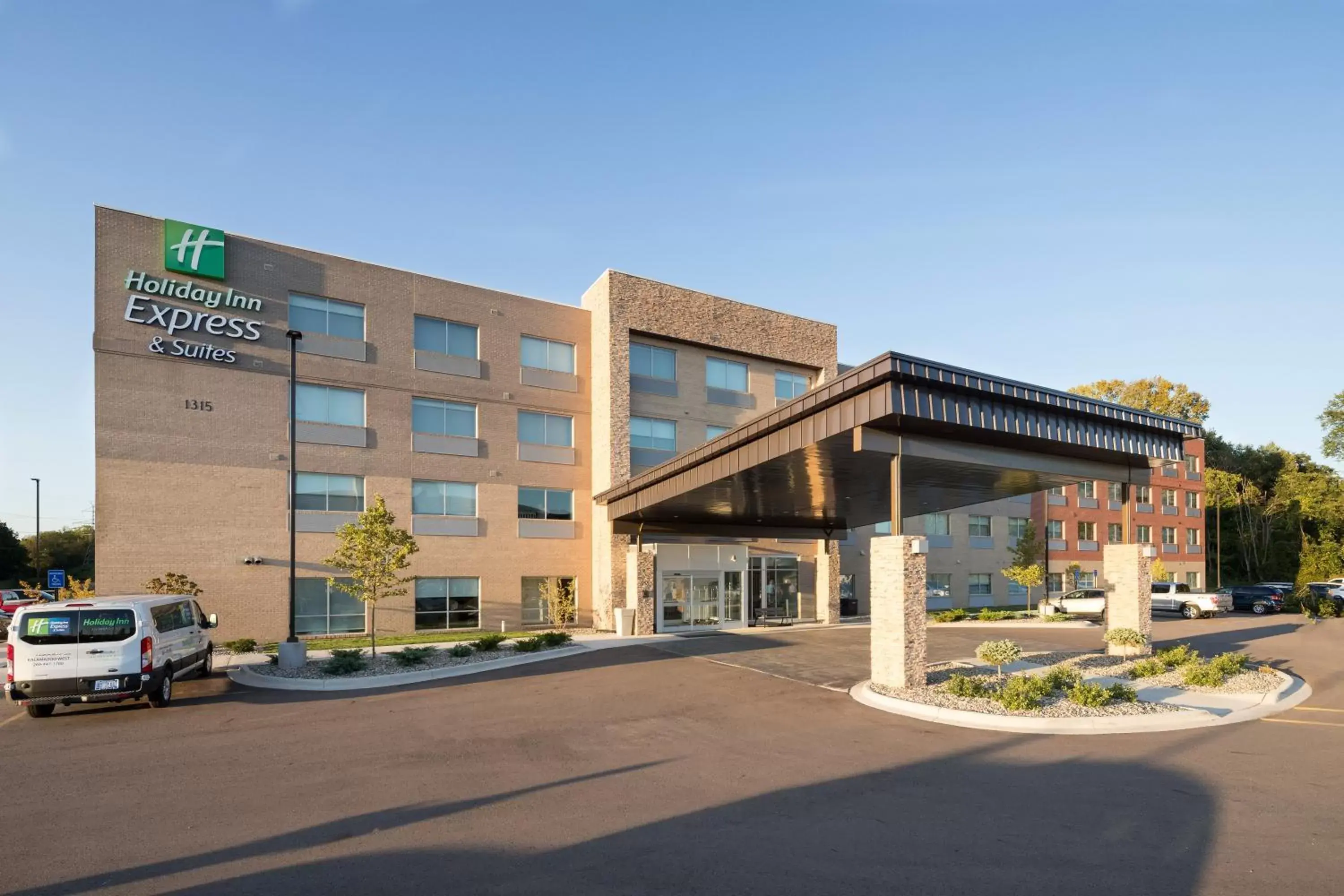 Facade/entrance, Property Building in Holiday Inn Express & Suites - Kalamazoo West, an IHG Hotel