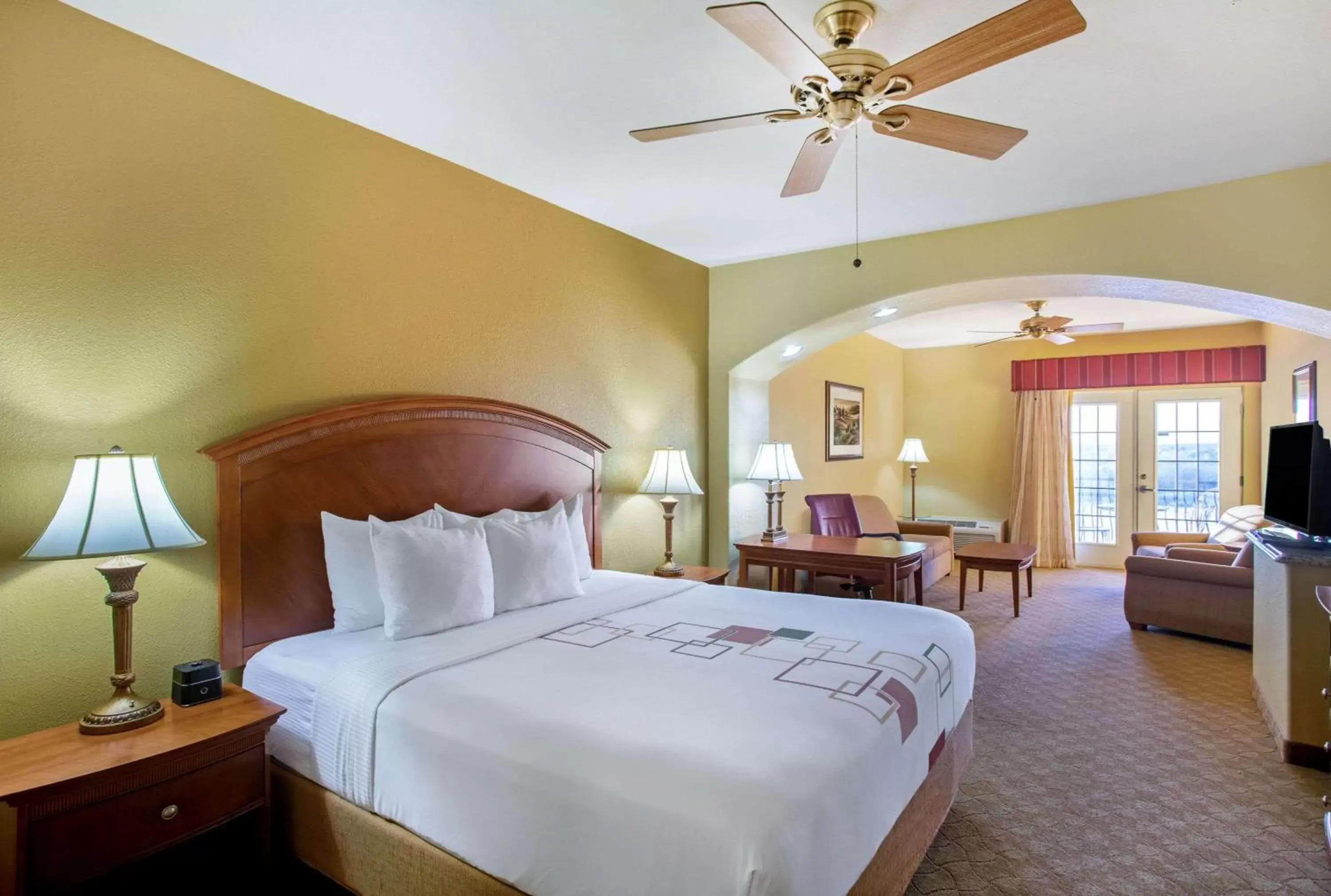 Photo of the whole room, Bed in La Quinta by Wyndham Marble Falls