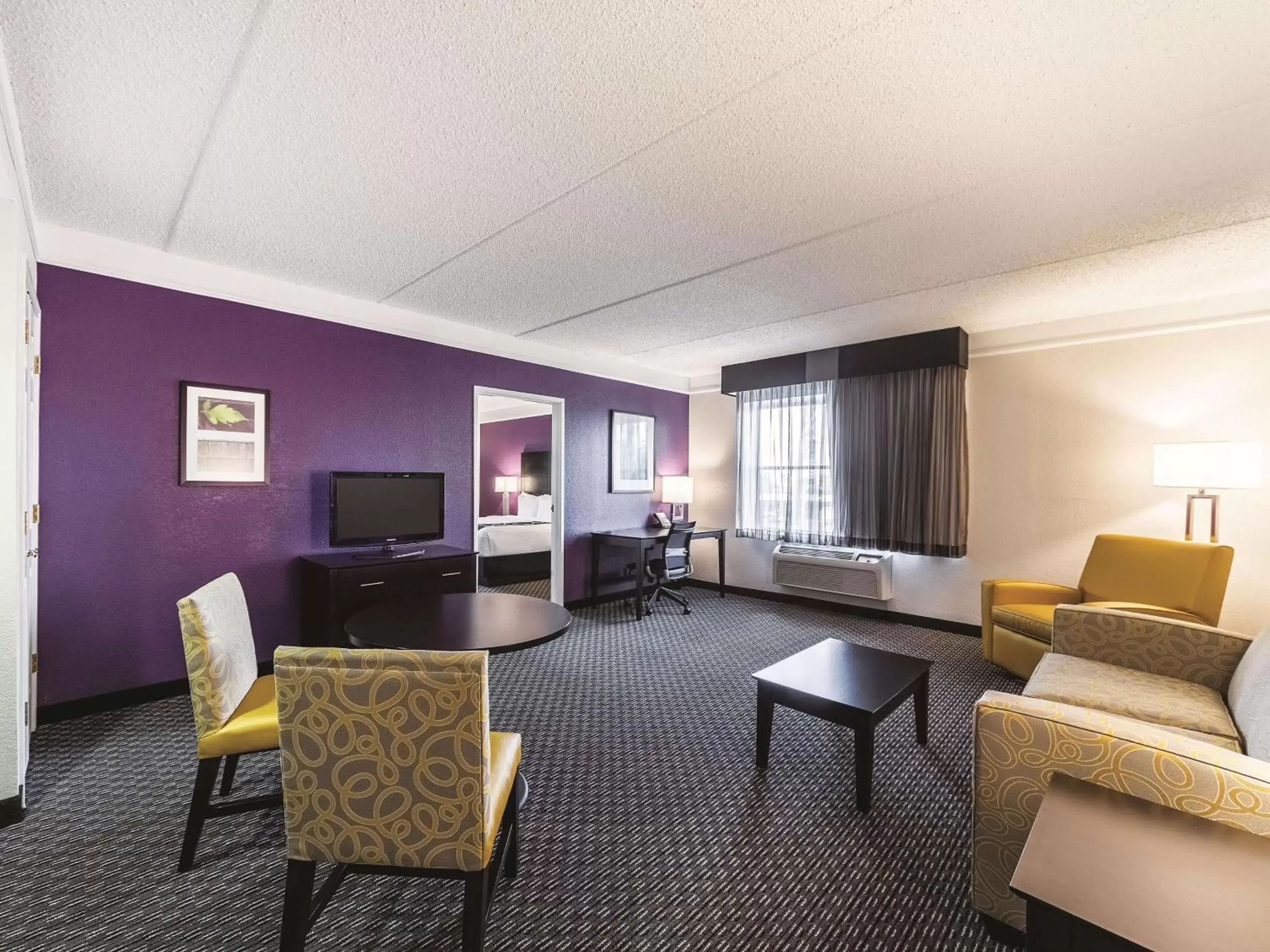 Photo of the whole room, Seating Area in La Quinta Inn & Suites by Wyndham San Antonio Downtown